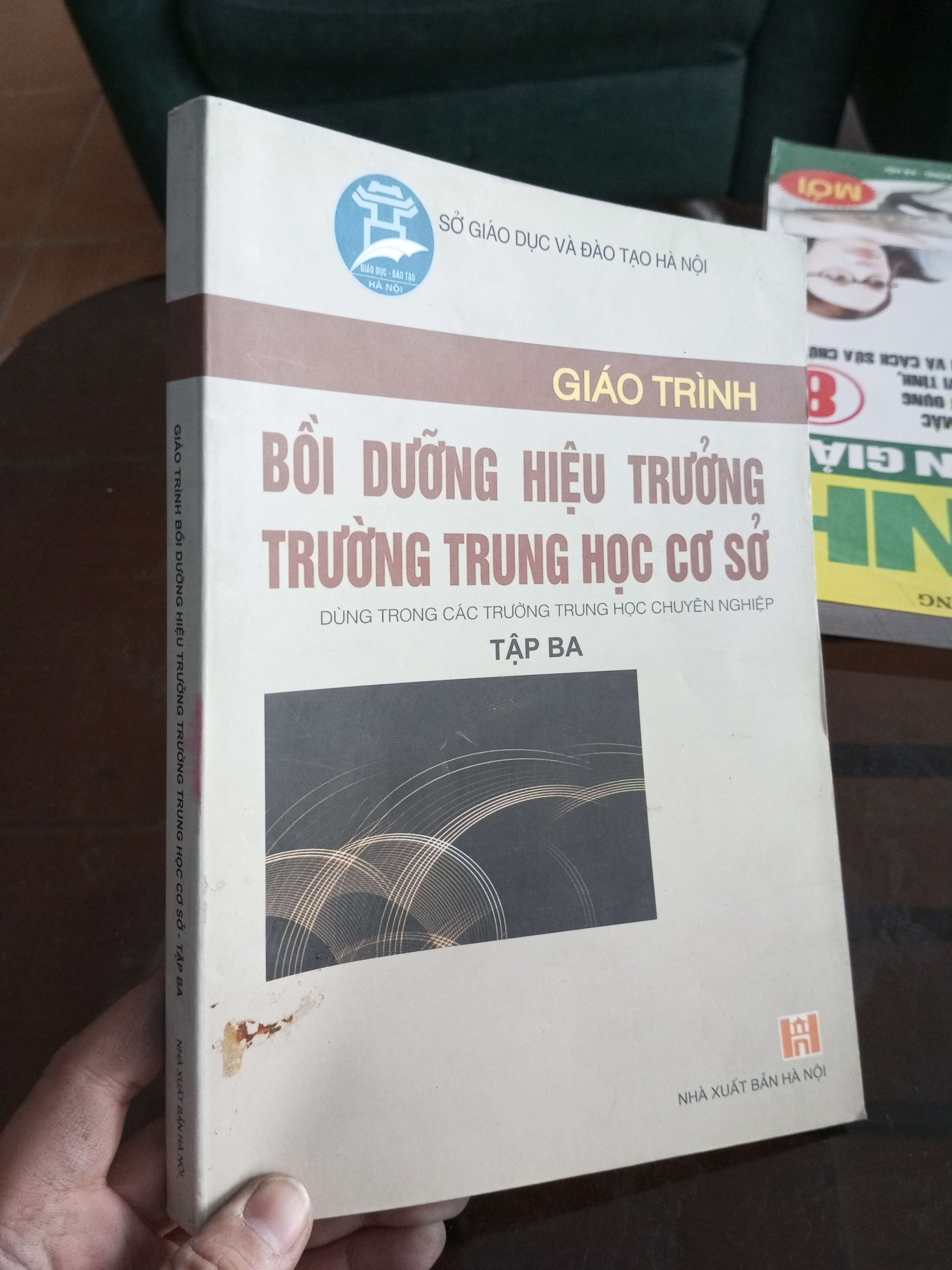 Giáo trình bồi dưỡng hiệu trưởng trường trung học cơ sở tập ba 2005 (Sách giáo khoa - giáo trình) VAVO1304-A0