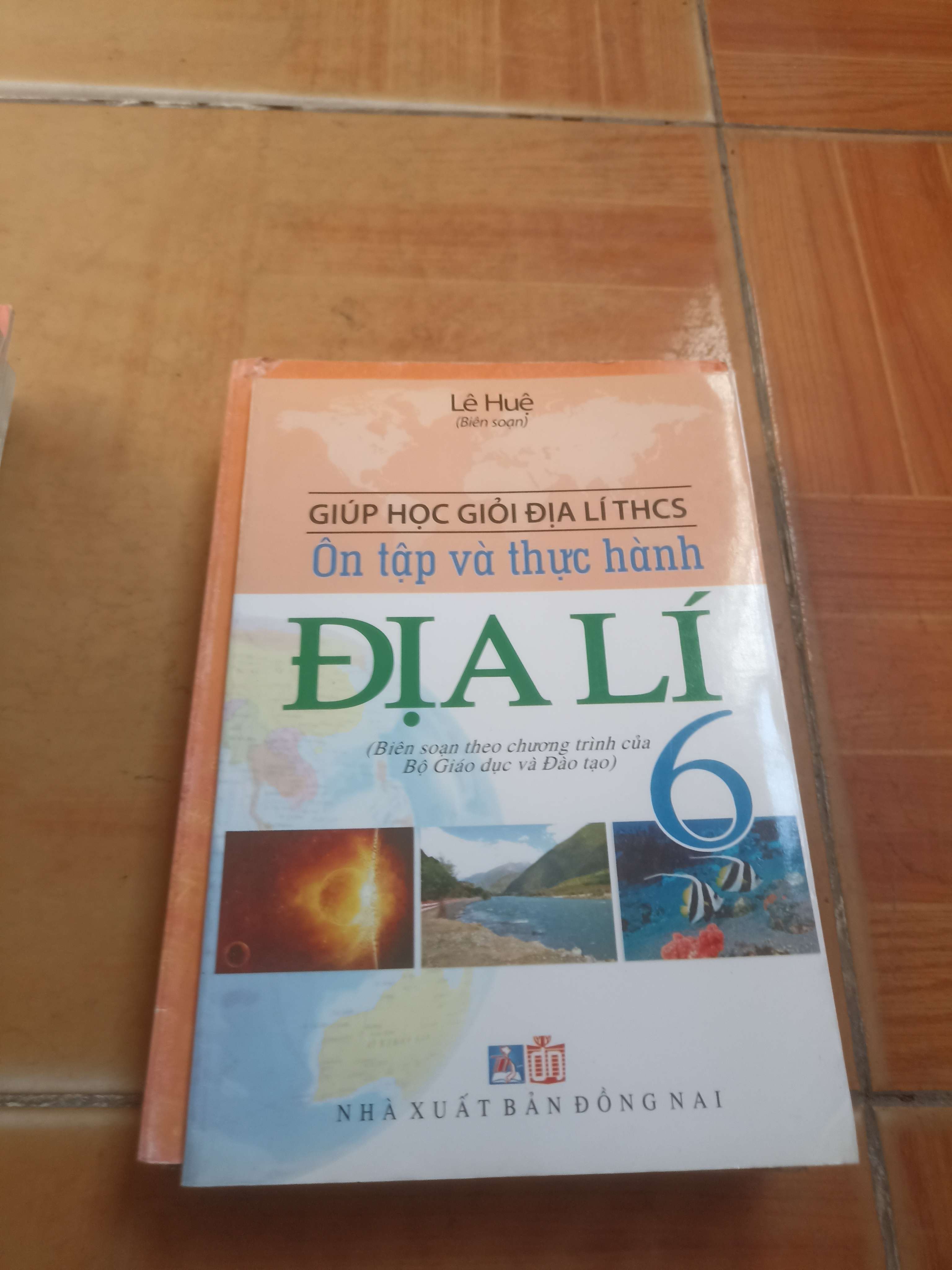 Giúp học giỏi địa lí THCS ôn tập và thực hành địa lí 6 - Lê Huệ 2006 (Tham khảo - luyện thi) VAVO1304-AK3ST4