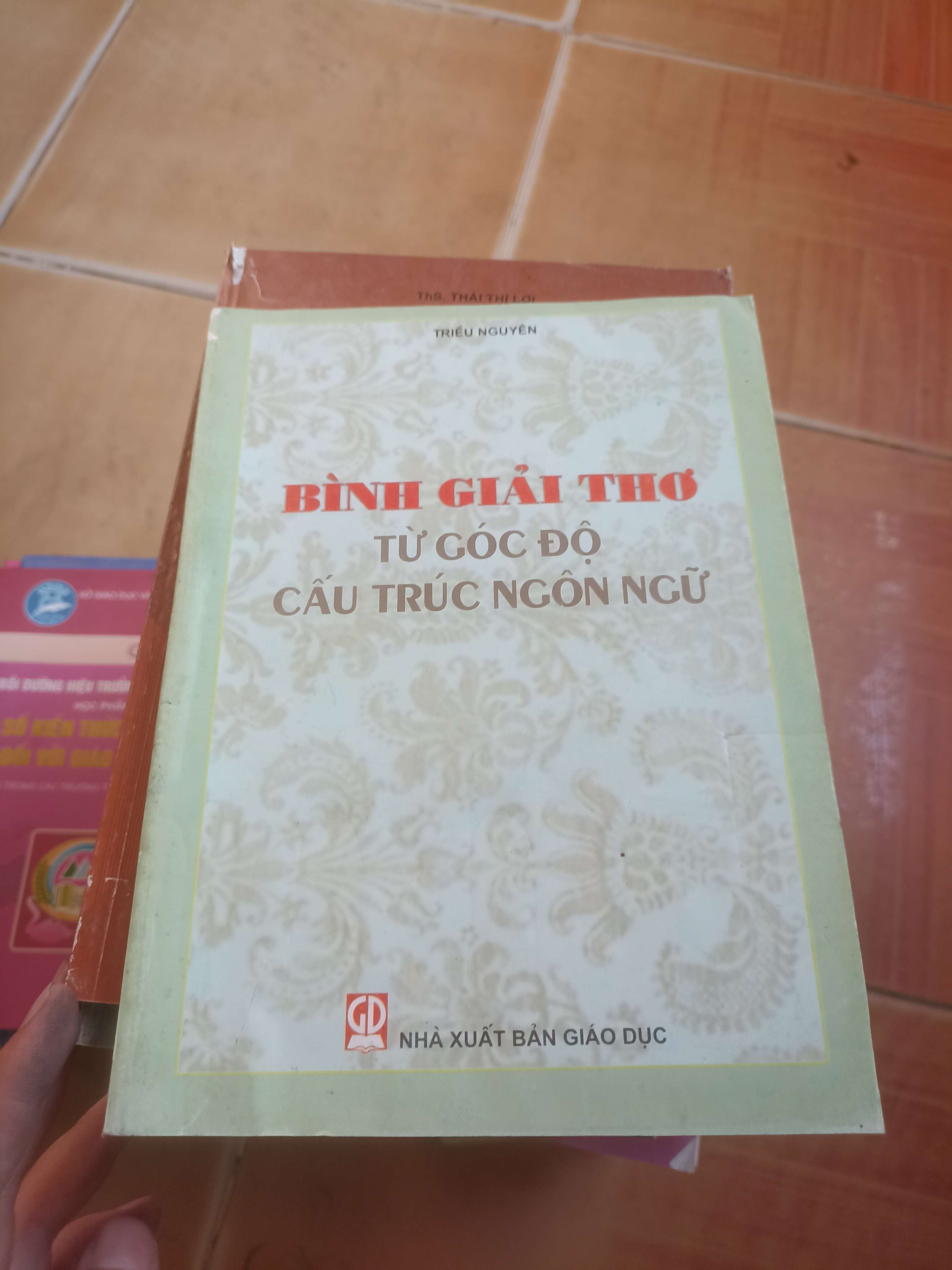 Bình giải thơ từ góc độ cấu trúc ngôn ngữ - Triều Nguyên 2006 (Sách giáo khoa - giáo trình) VAVO1304-AK4T1