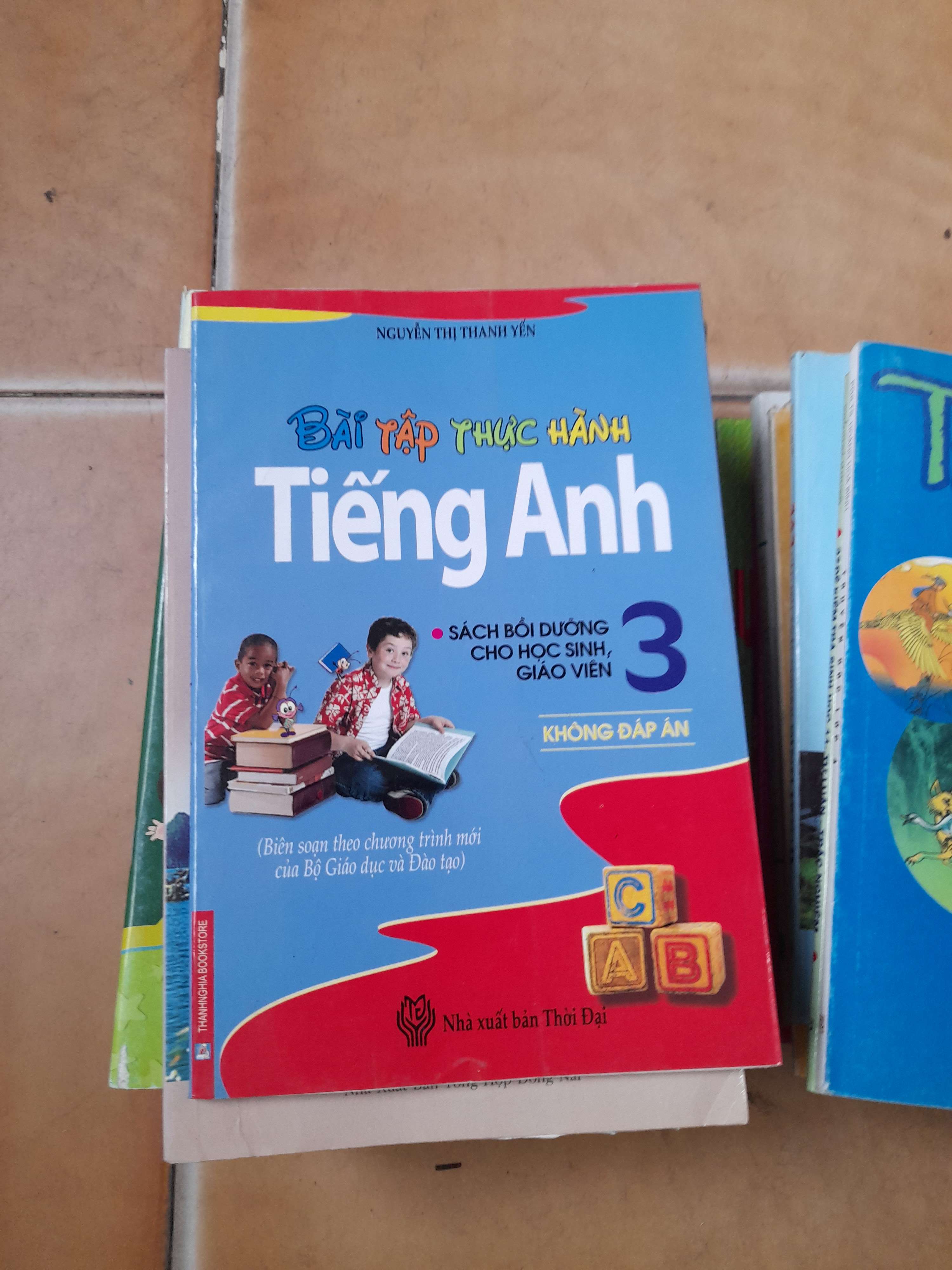 Bài Tập Thực Hành Tiếng Anh 3 (Không Đáp Án) - Nguyễn Thị Thanh Yến 2010 (Tham khảo - luyện thi) VAVO1304-AK3ST1