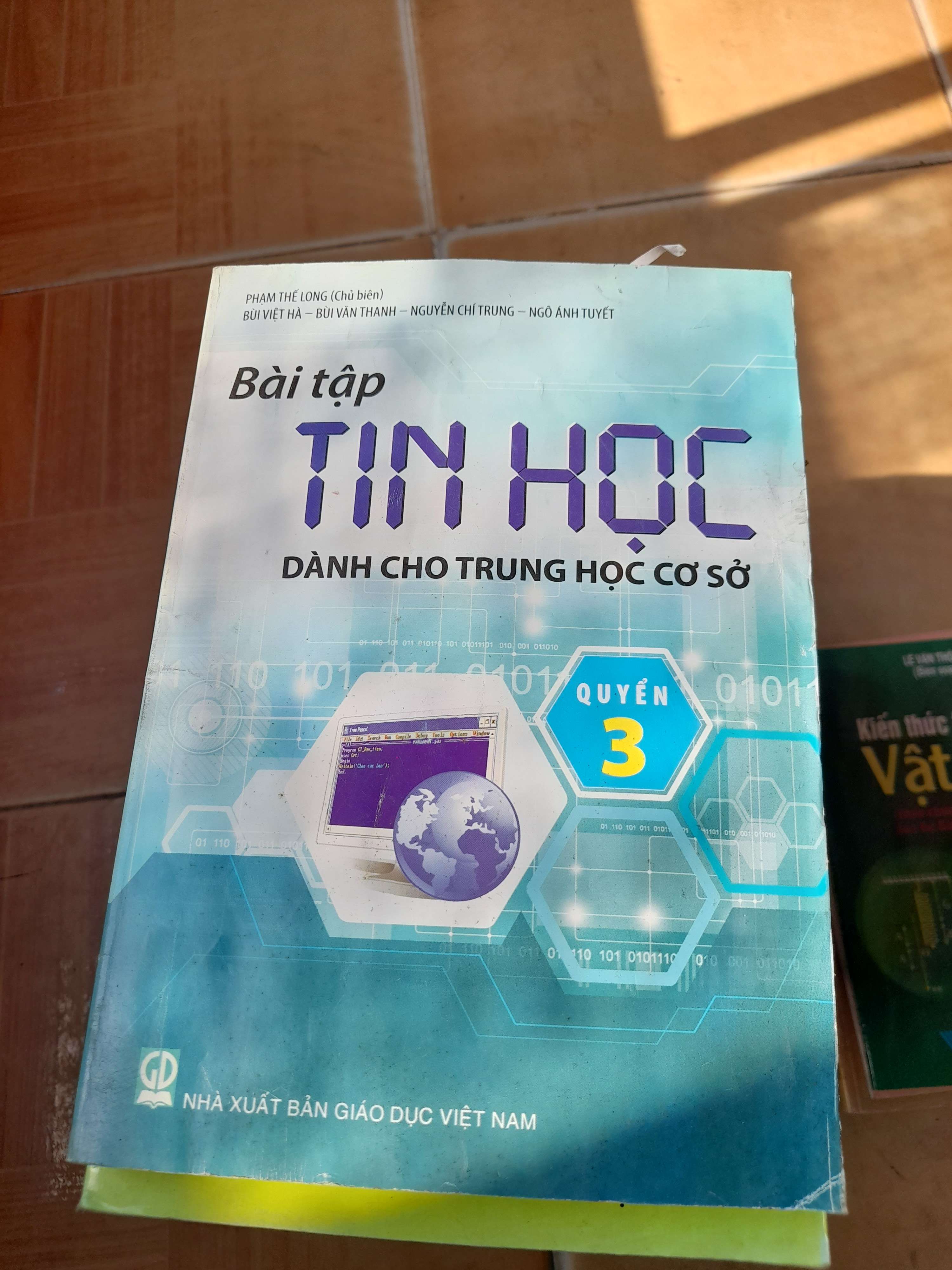 Bài Tập Tin Học Dành Cho Trung Học Cơ Sở (Quyển 3) - Phạm Thế Long, Bùi Văn Thanh, Nguyễn Chí Trung, Ngô Anh Tuyết 2019 (Tham khảo - luyện thi) VAVO1304-AK3T4