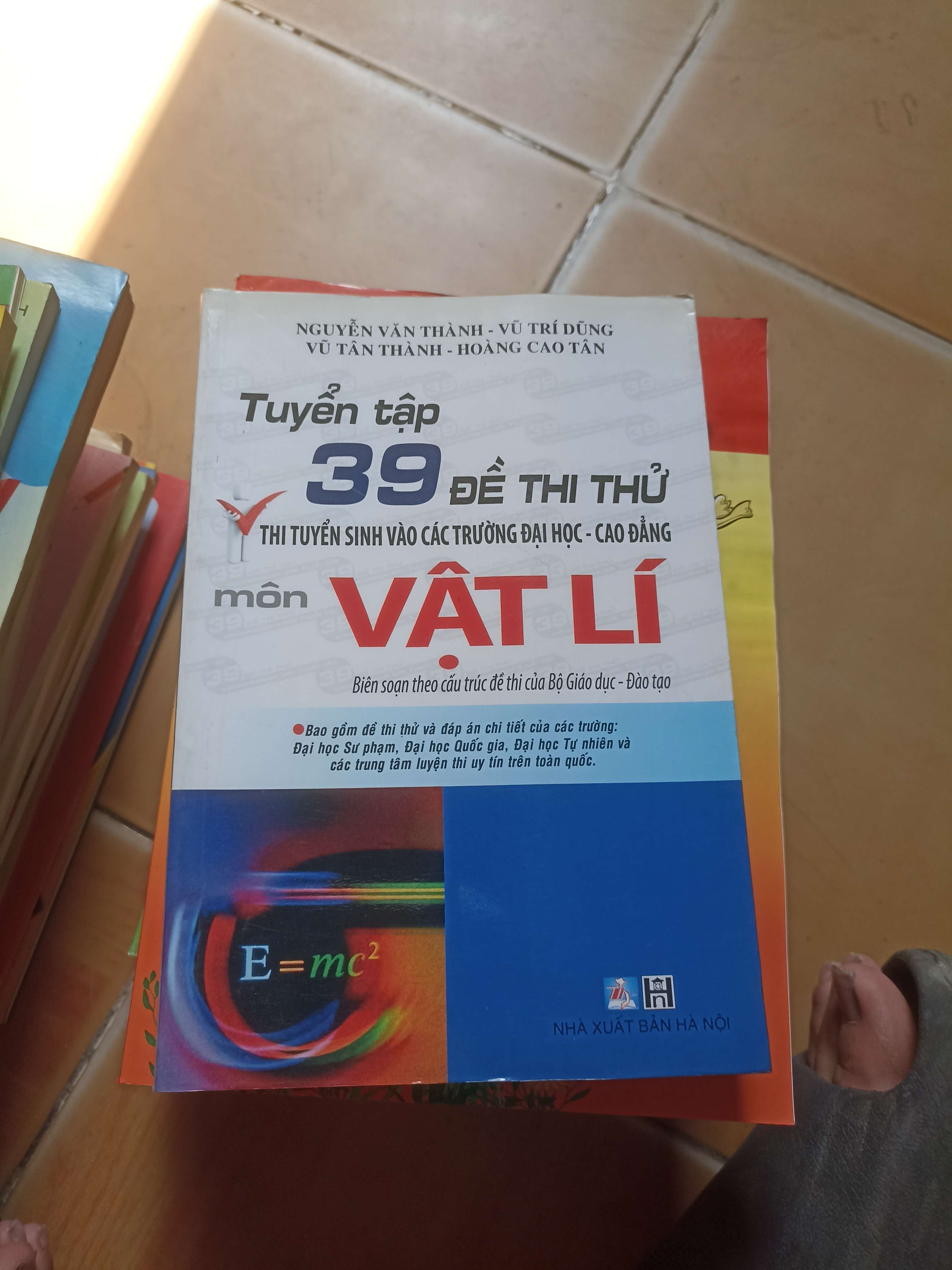 Tuyển tập 39 đề thi thử môn Vật Lí - Văn Thành 2011 (Tham khảo - luyện thi) VAVO1304-AK3ST2