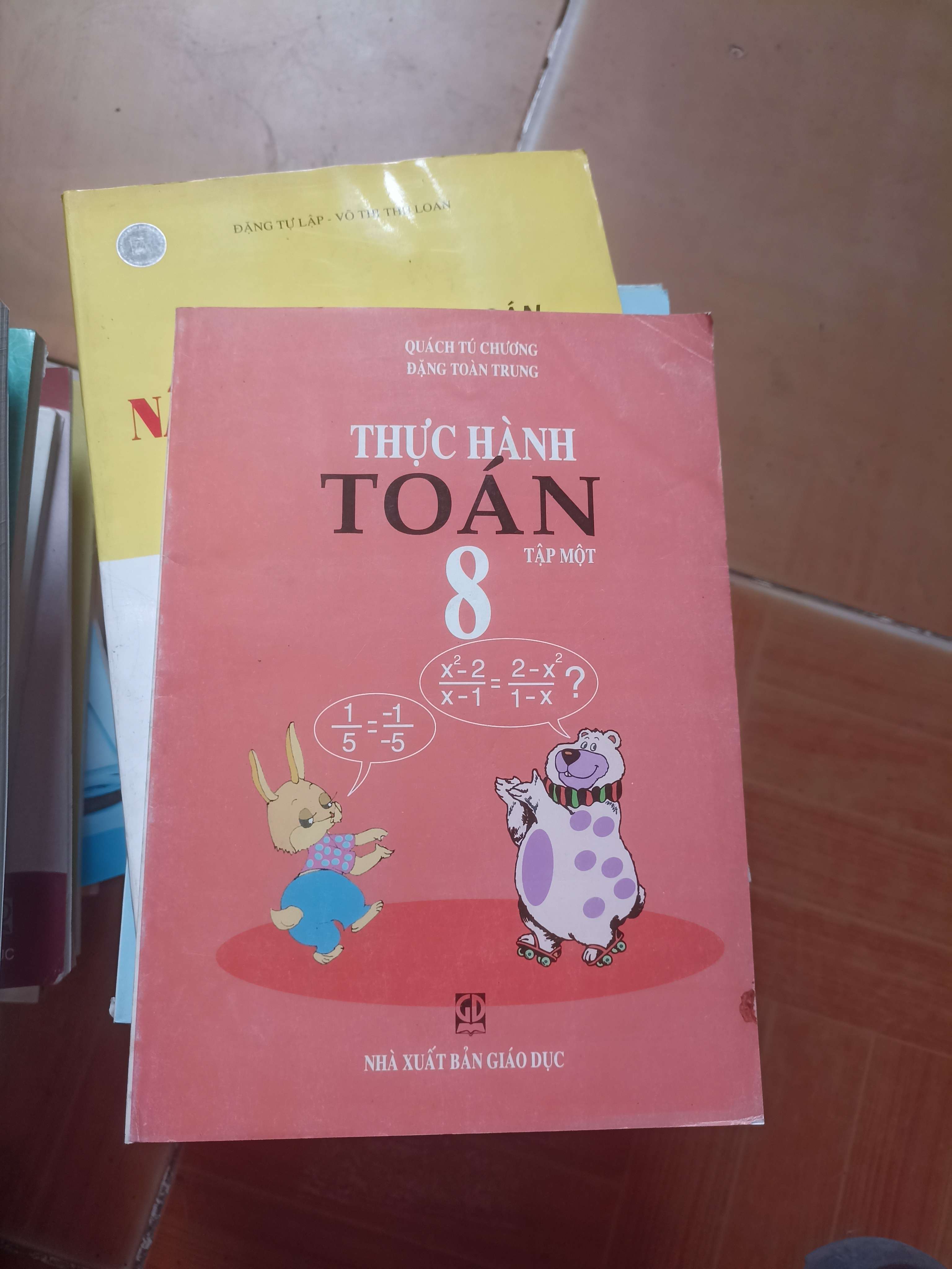Thực hành toán 8 tập một - Tú Chương 2006 (Tham khảo - luyện thi) VAVO1304-AK3ST2