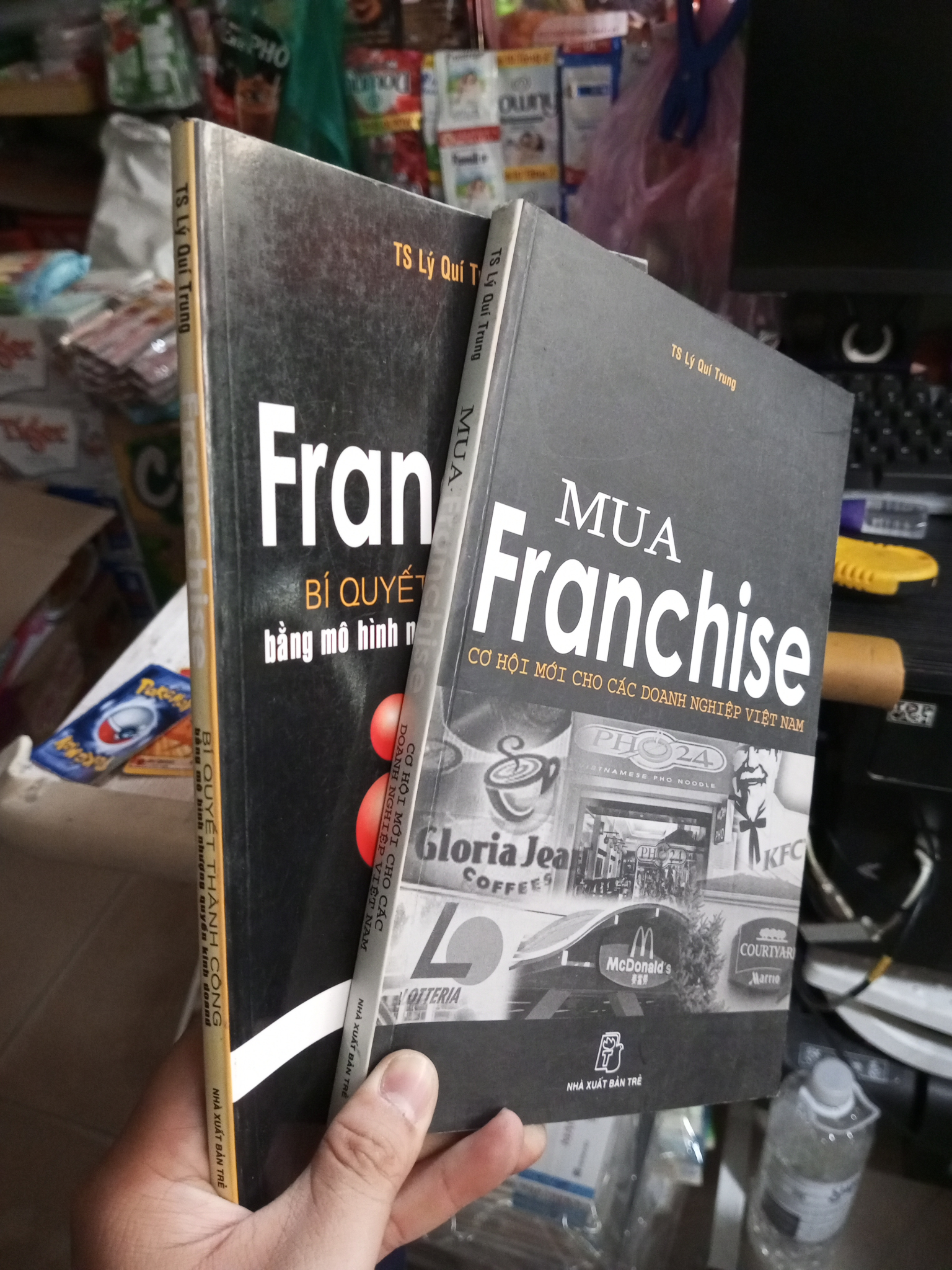 Bộ 2 cuốn cơ hội mới cho các doanh nghiệp Việt Nam, bí quyết thành công bằng mô hình nhượng quyền kinh doanh - Quí Trung 2006 mới 90% ố nhẹ (Kinh doanh - Marketing) HCM1804