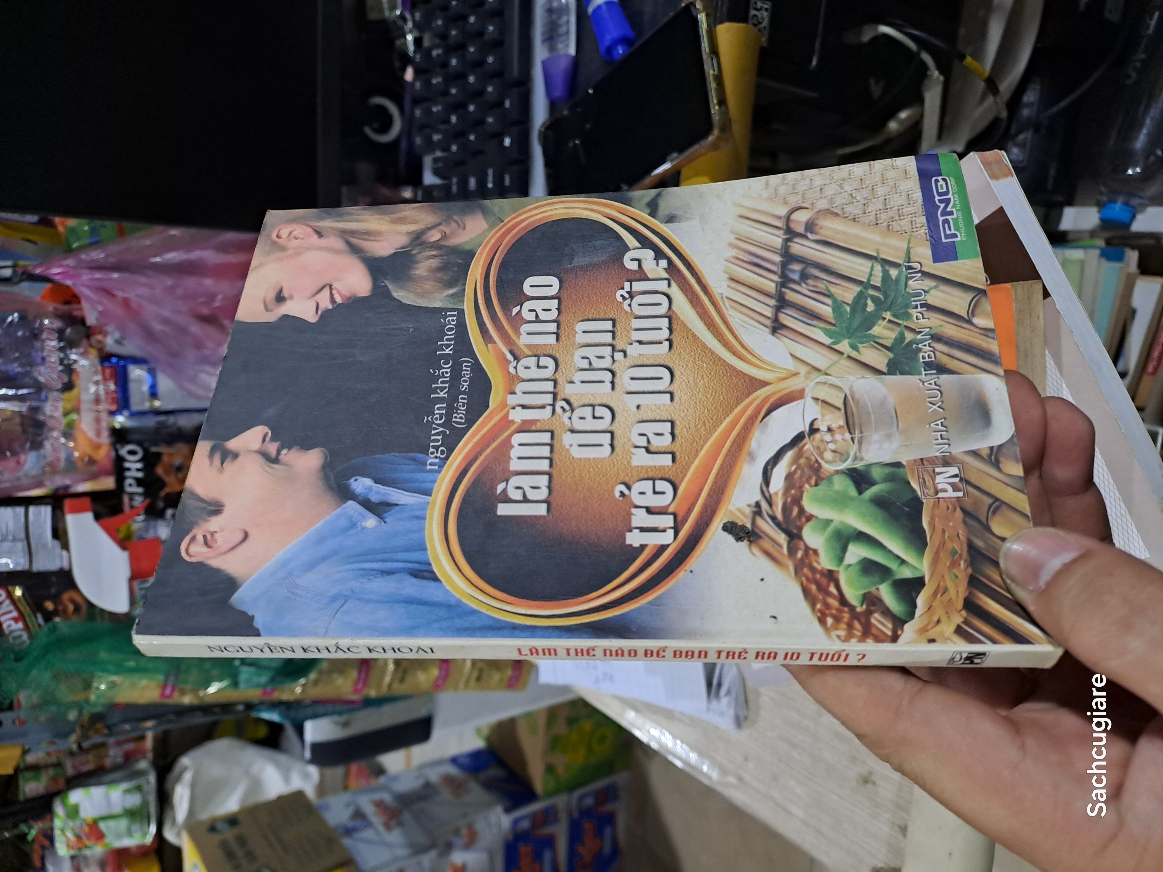 Làm thế nào để bạn trẻ ra 10 tuổi - Khắc Khoái 2006 mới 80% ố (Sách kiến thức tổng hợp) HCM1804 (NSX)