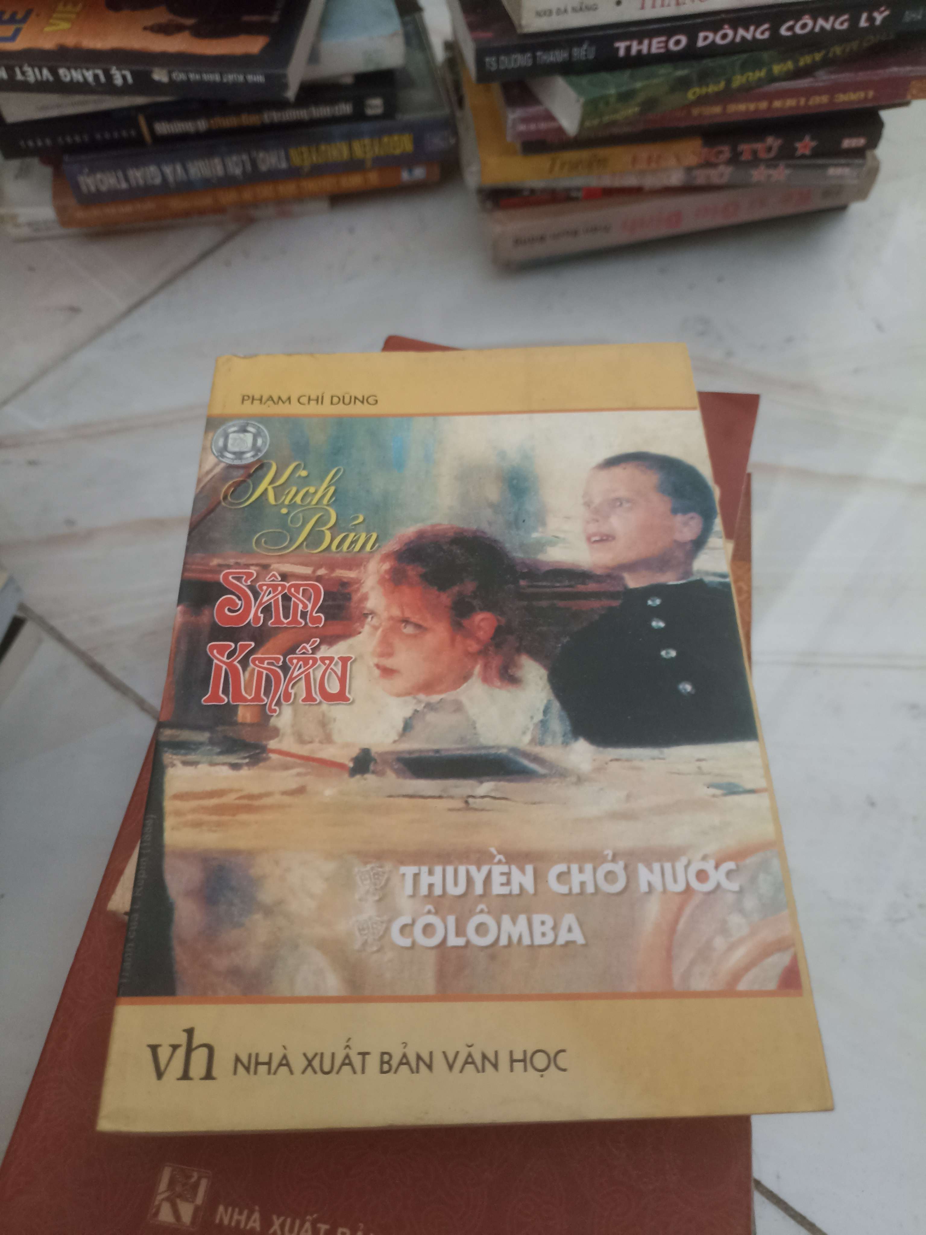 Thuyền chở nước Colombia - Phạm Chí Dũng (Văn học nước ngoài) VAVO