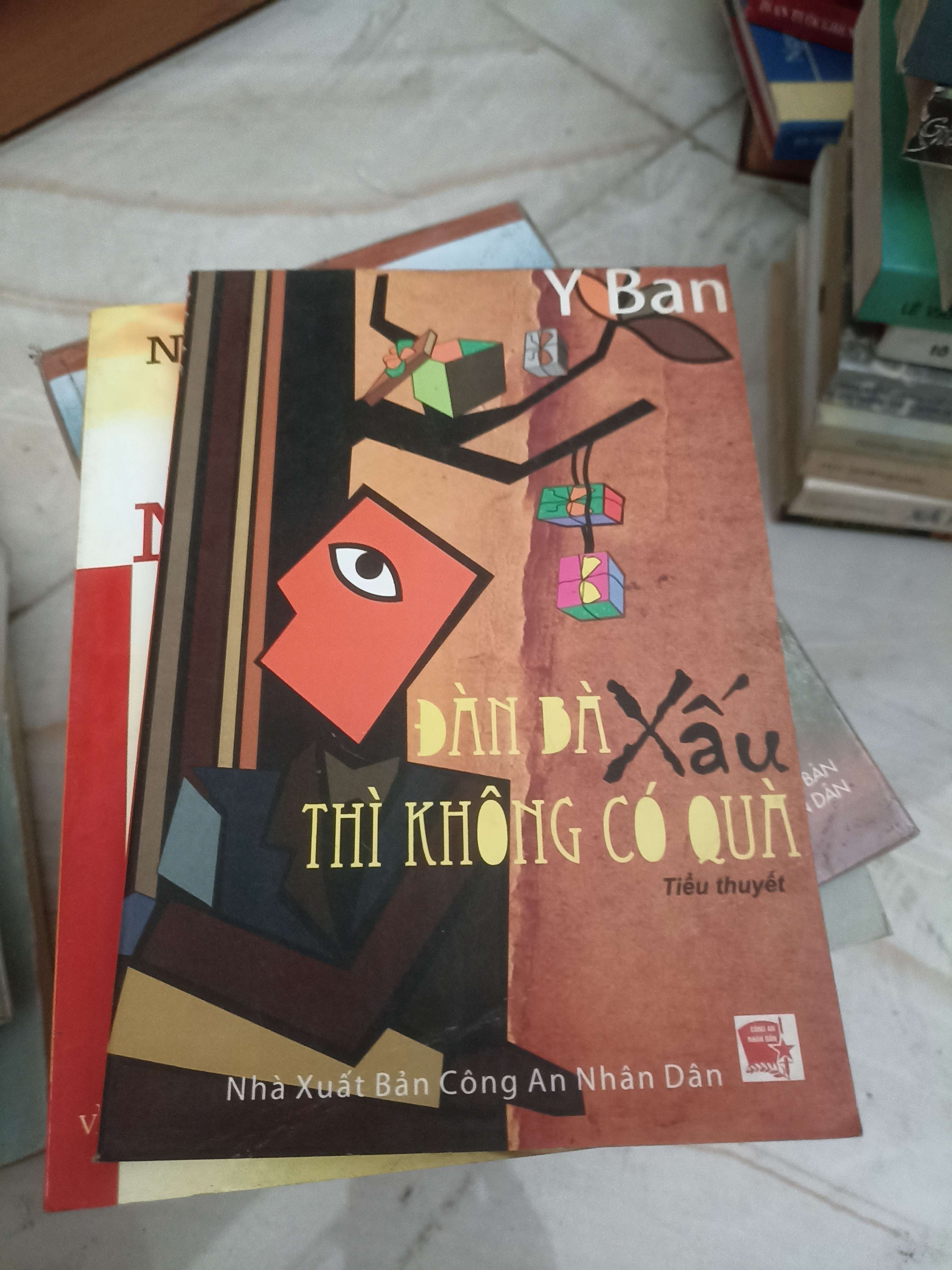 Đàn bà xấu thì không có quà - Y Ban (Văn học Việt Nam) VAVO
