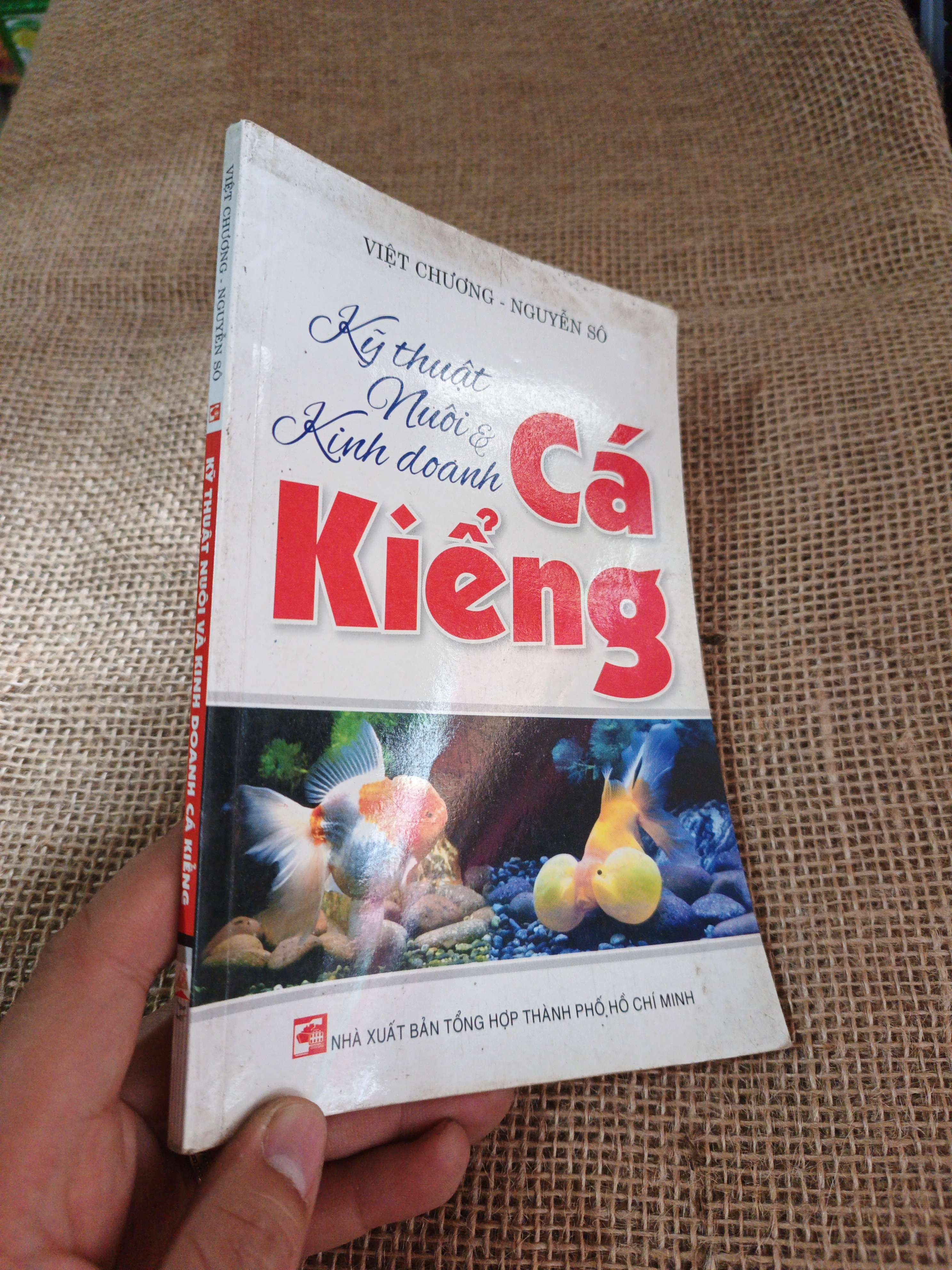 Kỹ thuật nuôi & kinh doanh Cá Kiểng 2010 mới 80% ố(Sách kiến thức tổng hợp) HLSC2404 (NSX)