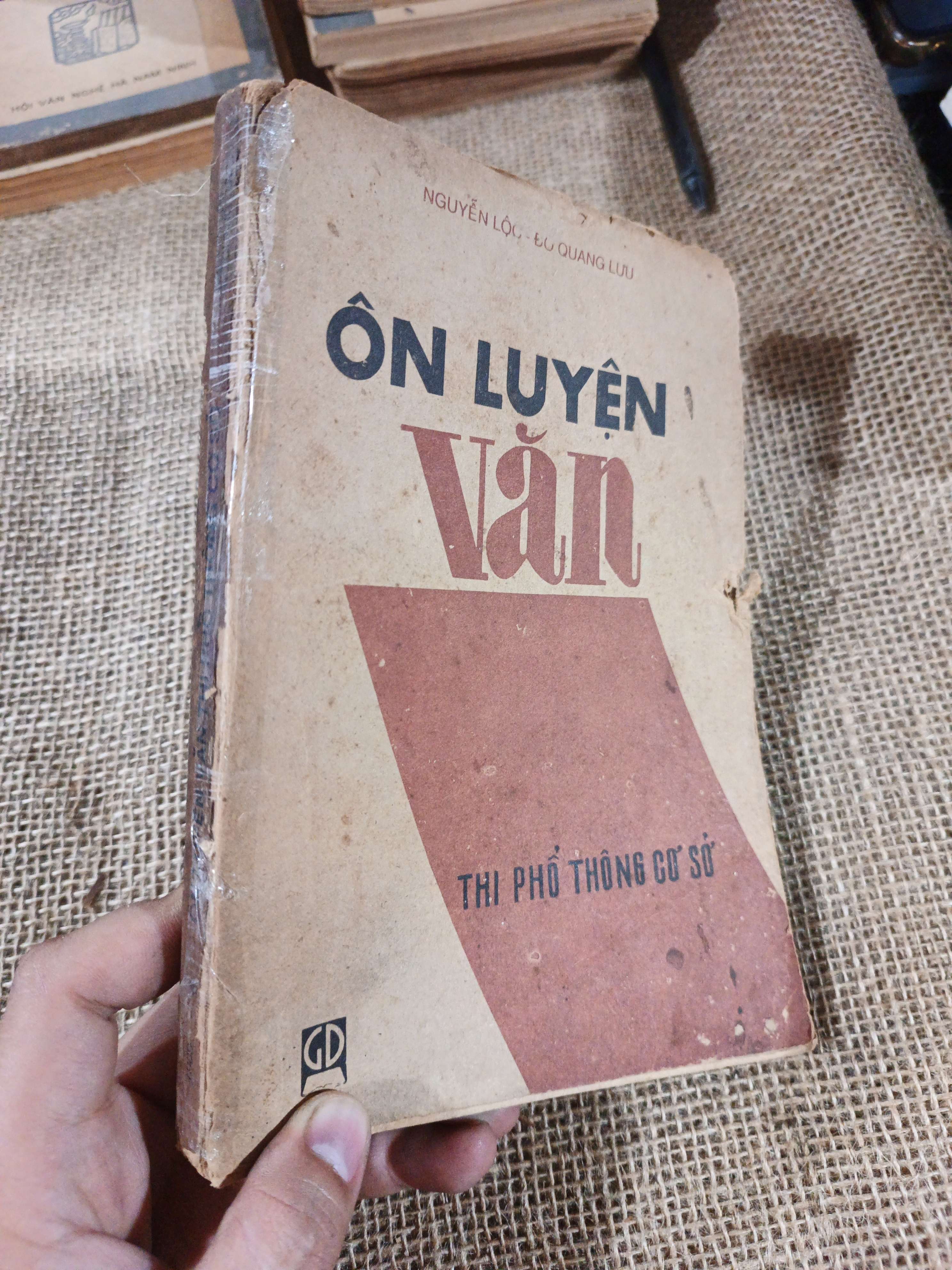 Ôn luyện văn thi phổ thông cơ sở - Nguyễn Lộc, Đỗ Quang Lưu 1989 mới 70% ố rách bìa (Giáo khoa) HLSC2404 (NSX)