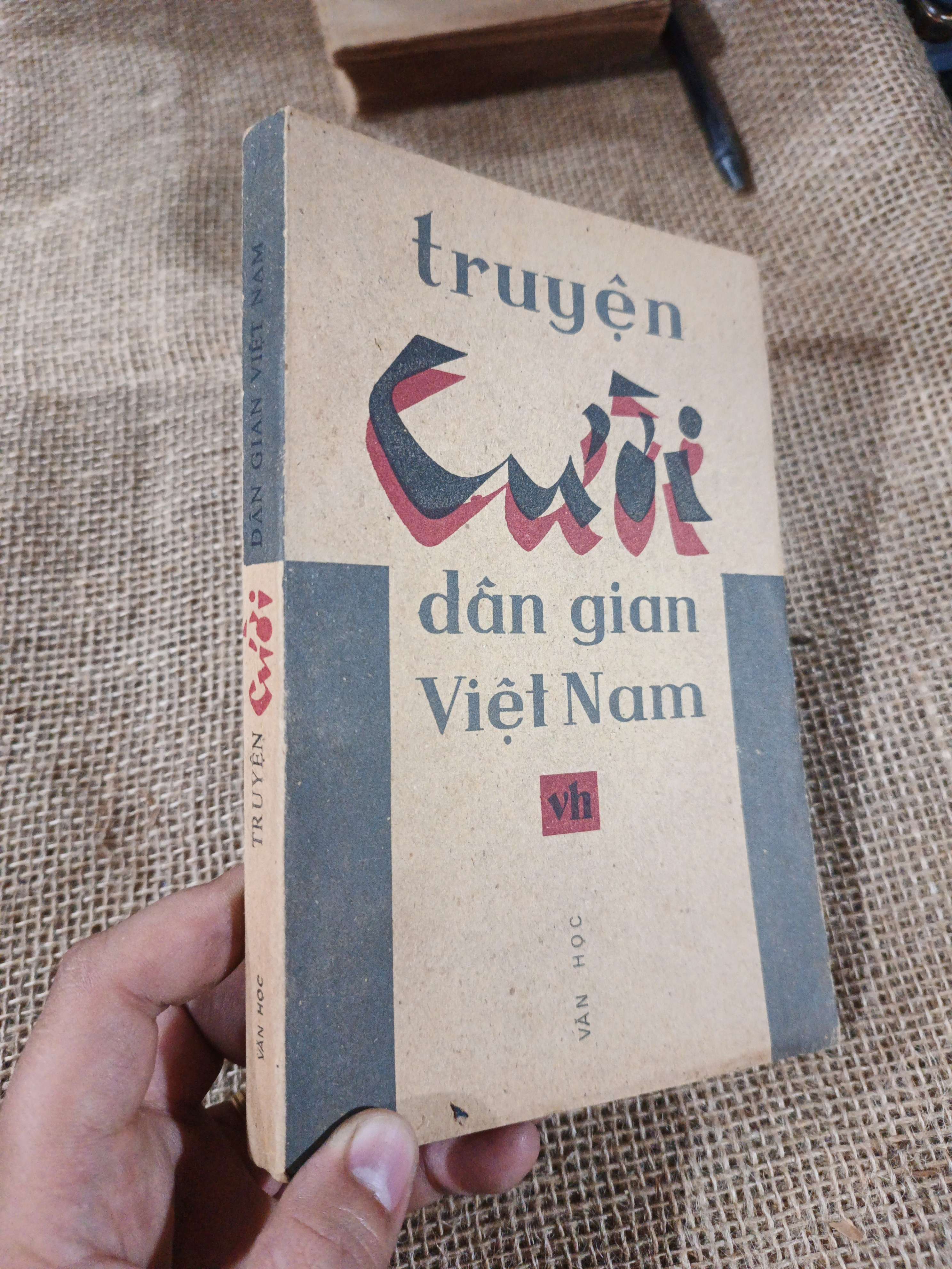 Truyện cười dân gian Việt Nam 1985 mới 70% (Văn học Việt Nam) HLSC2404 (NSX)