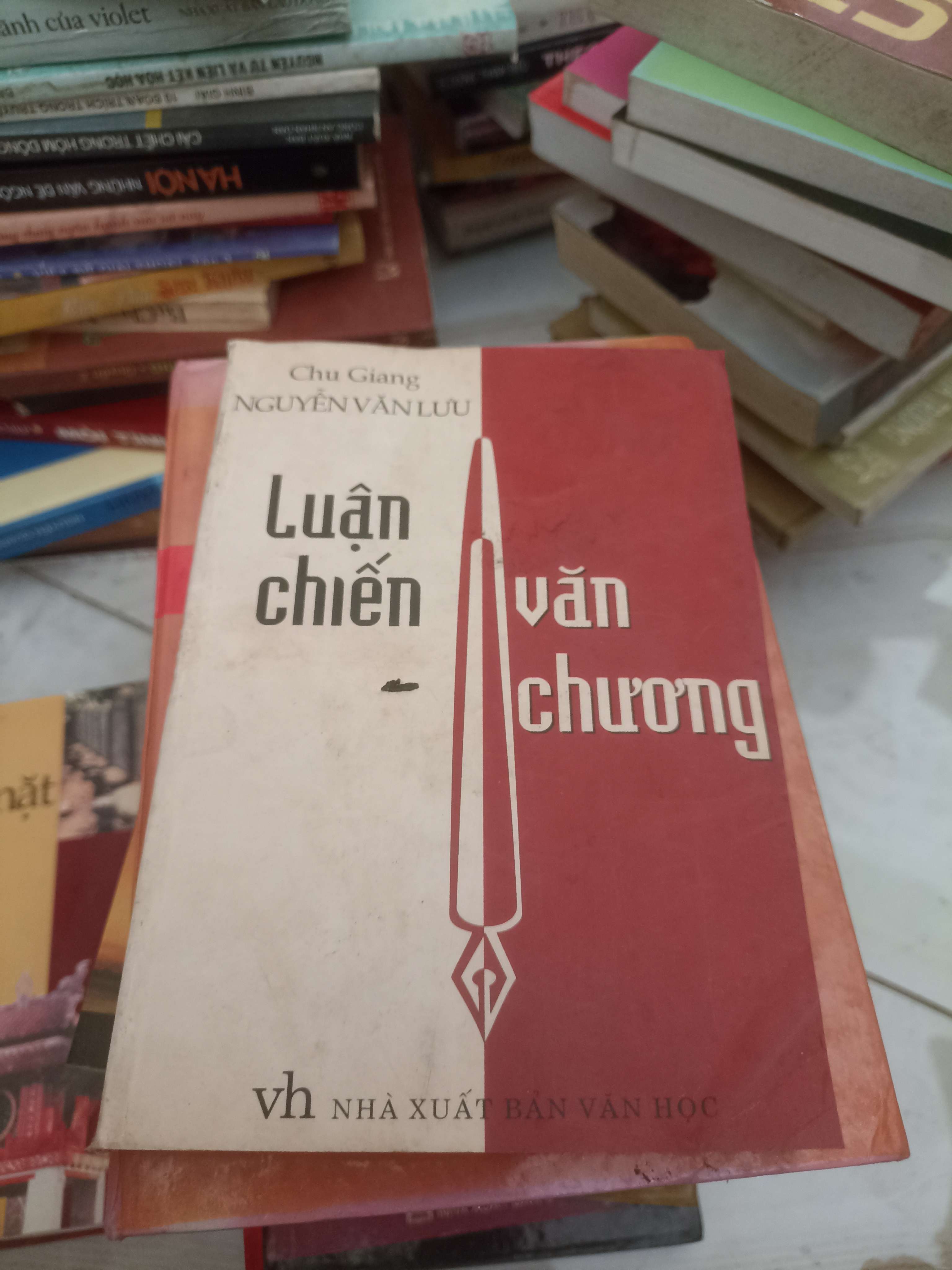 Luận chiến văn chương - Chu giang Nguyễn Văn Lưu (Sách chuyên khảo, khảo cứu) VAVO