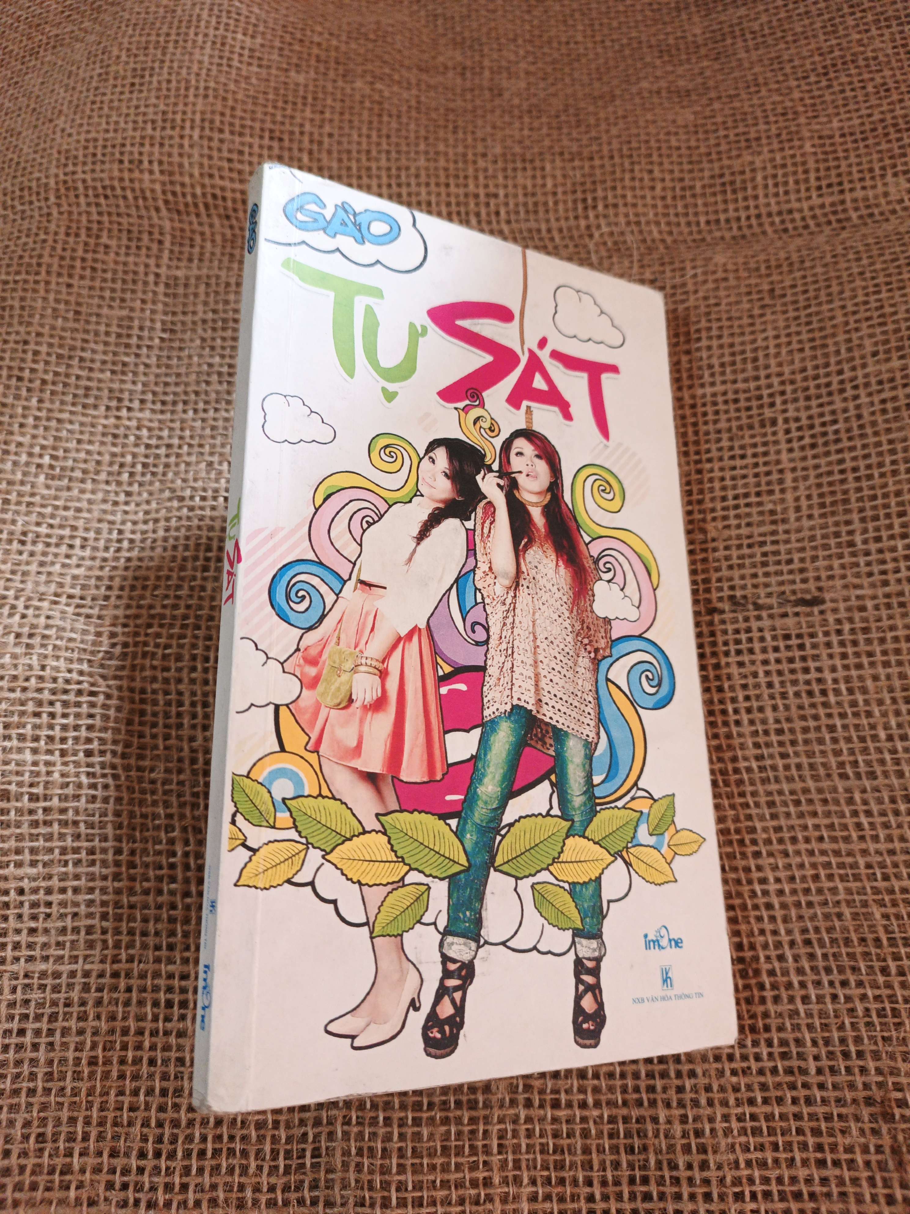 Tự sát - Gào 2011 mới 80%(Sách văn học) HLSC2404