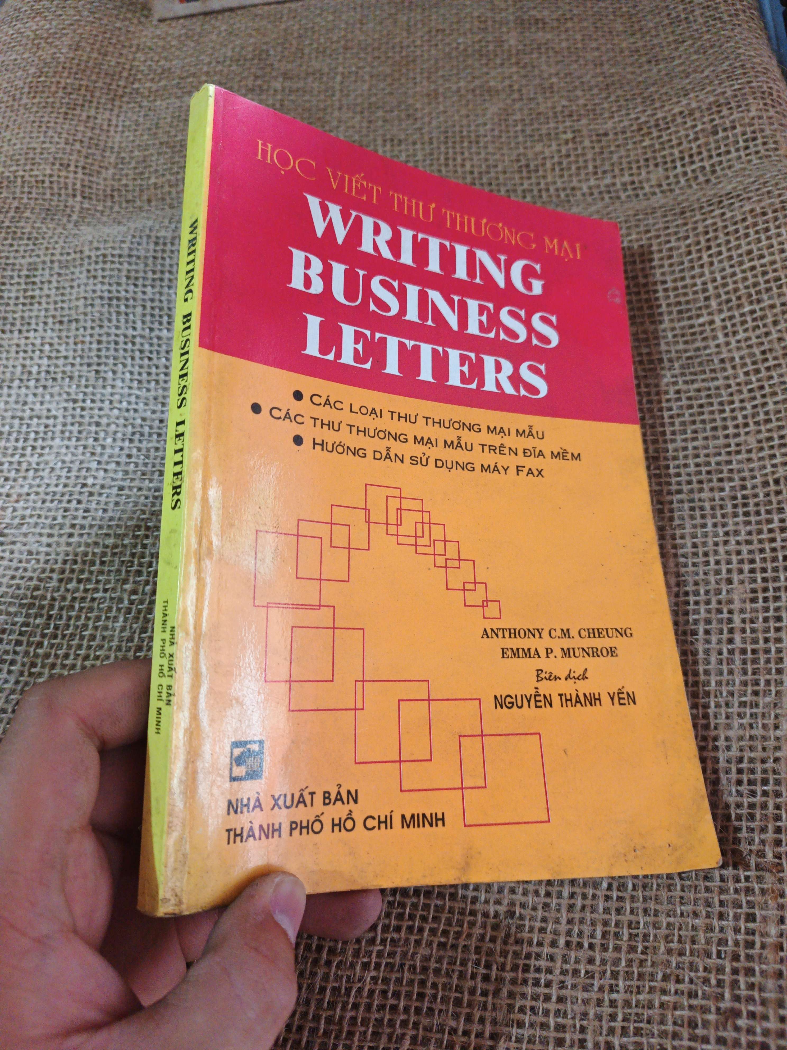 WRITING BUSINESS LETTERS 1999 mới 80% (Sách tự học tiếng Anh) HLSC2404 (NSX)