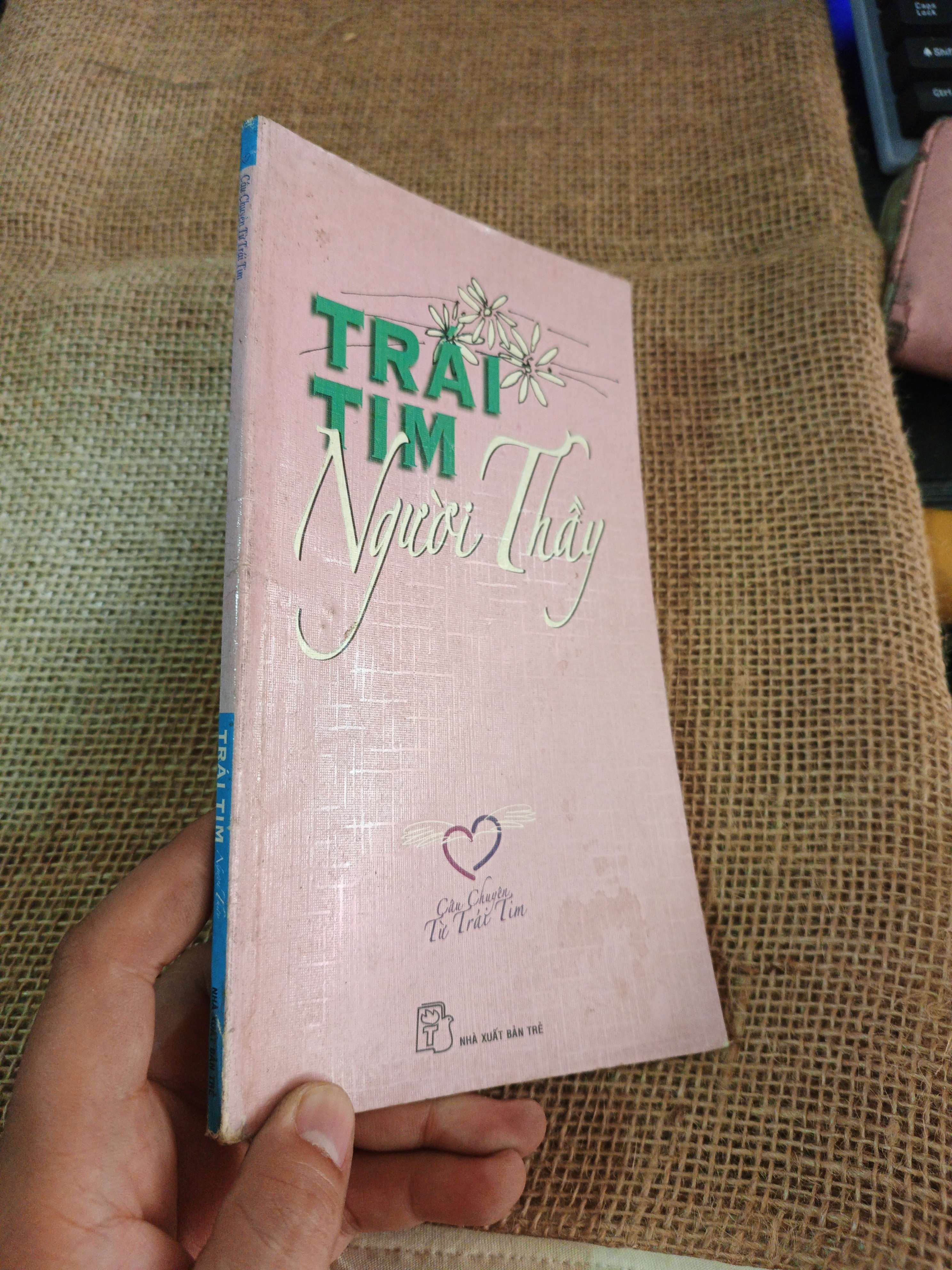 Trái Tim Người Thầy 2004 mới 80% (Sách văn học) HLSC2404 (NSX)