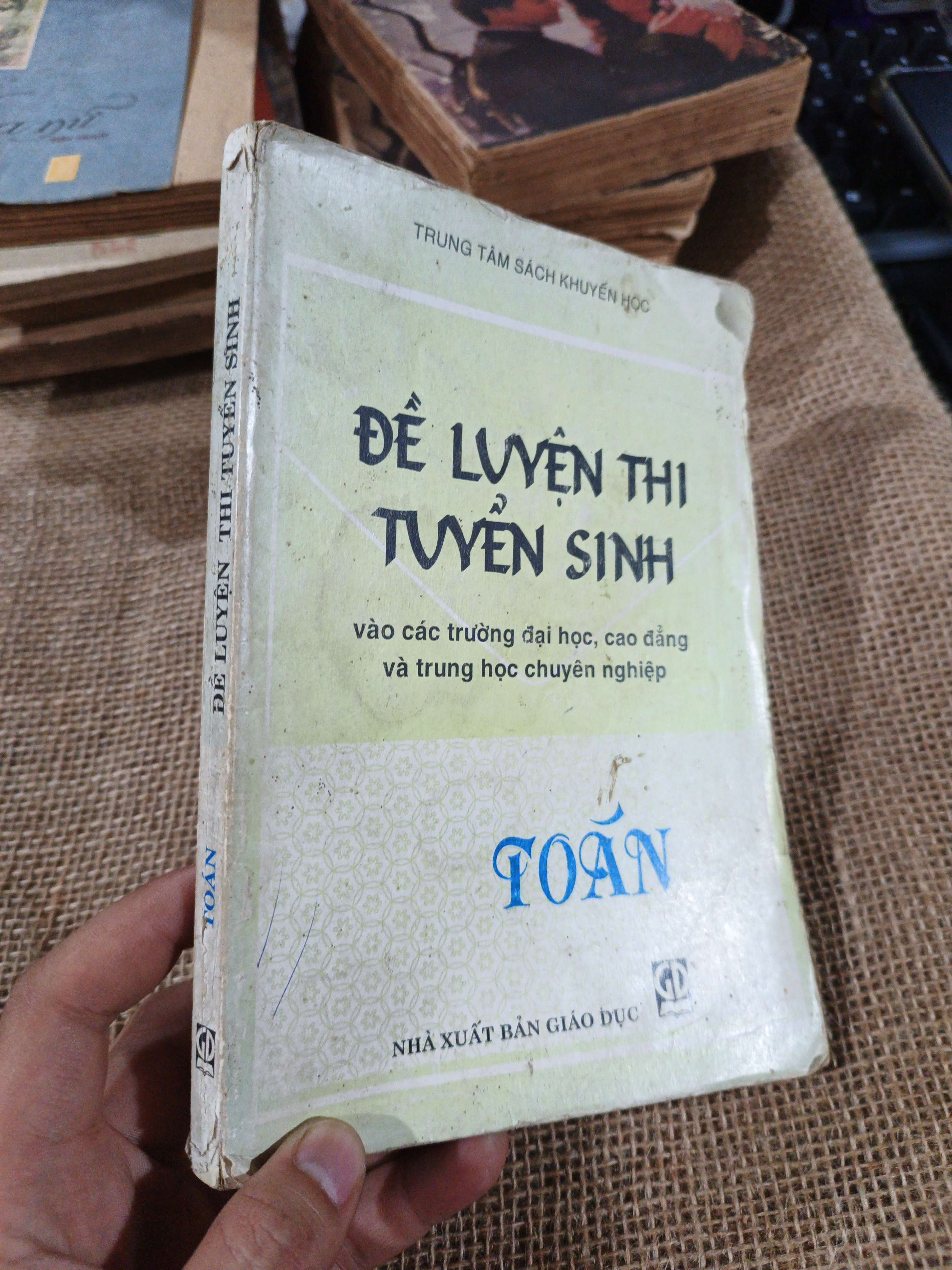 Đề luyện thi tuyển sinh vào các trường đại học, cao đẳng và trung học chuyên nghiệp 2003 mới 80% ố (Giáo khoa) HLSC2404 (NSX)