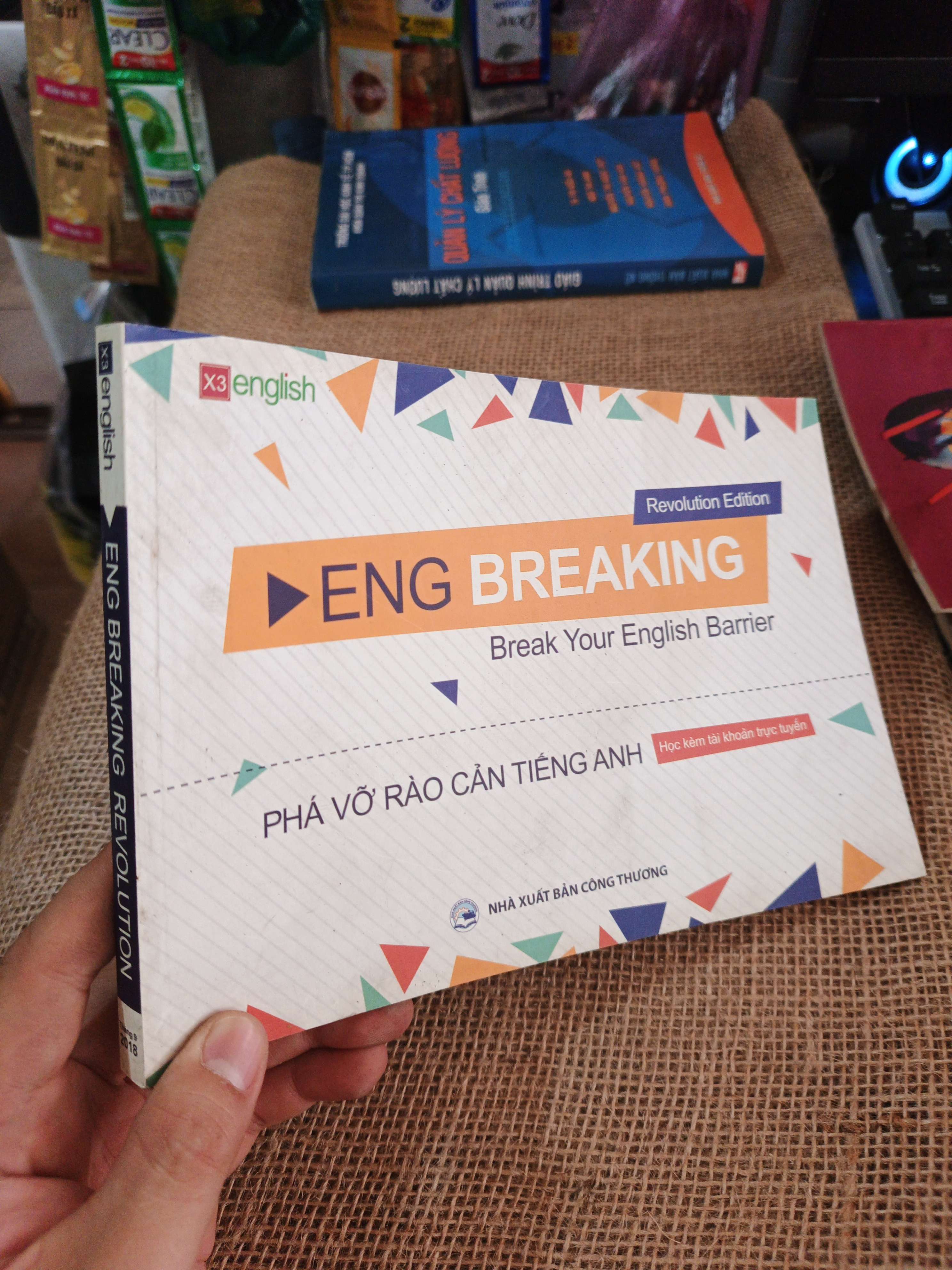 ENG BREAKING 2019 mới 90% (Sách tự học tiếng Anh) HLSC2404 (NSX)