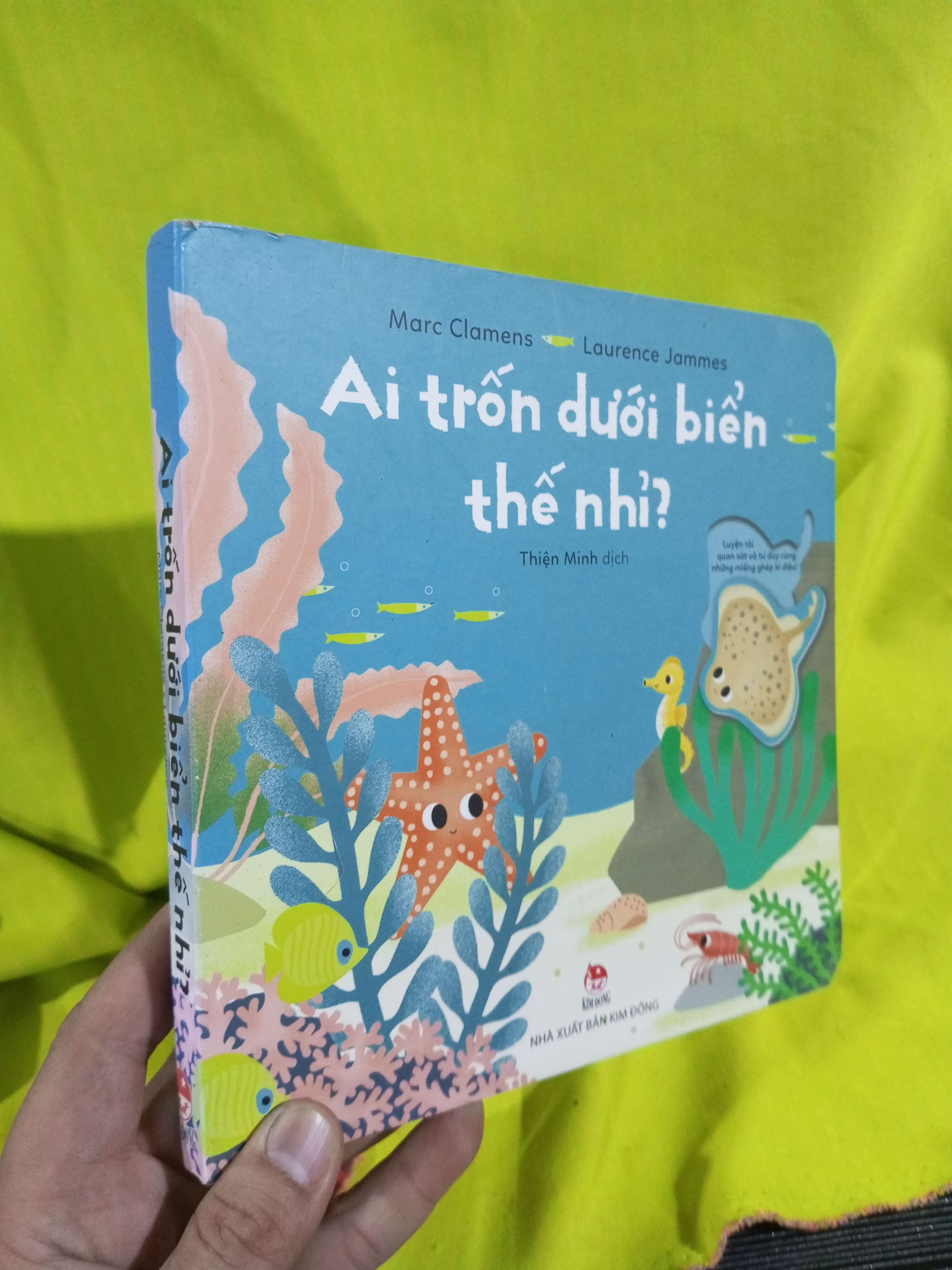 Ai trốn dưới biển thế nhỉ? mới 80% (Sách thiếu nhi) HLSC2404