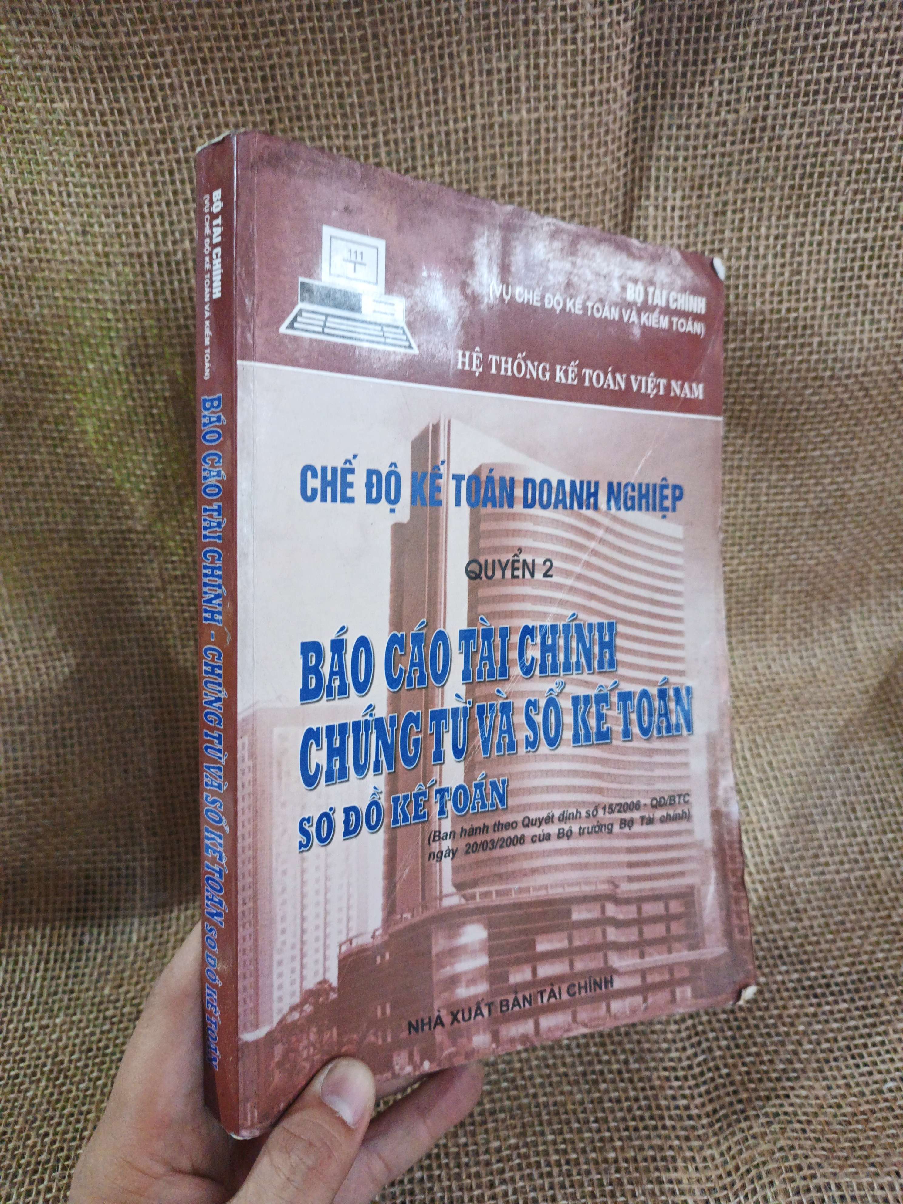 Chế độ kế toán doanh nghiệp quyển 2: Báo cáo tài chính, chứng từ và số kế toán, sơ đồ kế toán 2006 mới 80% ố(Sách kinh tế - tài chính - chứng khoán) HLSC2404