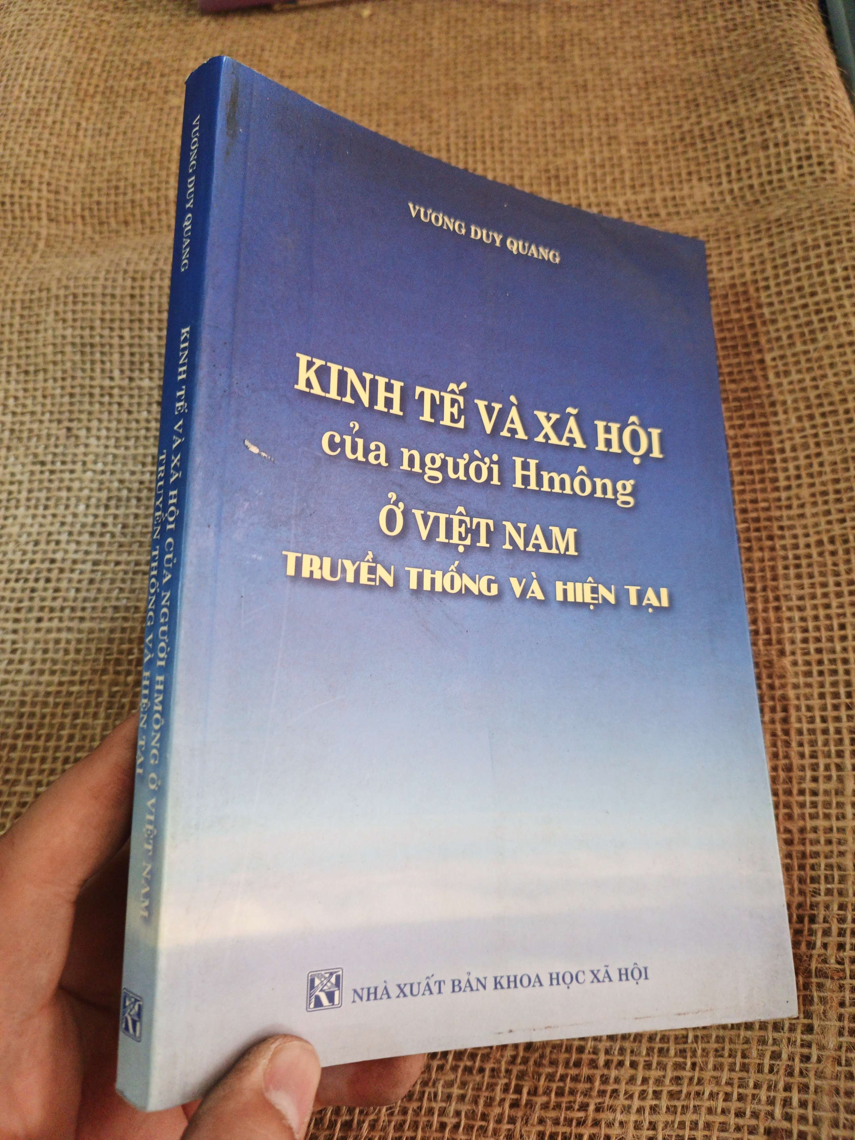 KINH TẾ VÀ XÃ HỘI 2016 mới 90%(Sách kinh tế - tài chính - chứng khoán) HLSC2404
