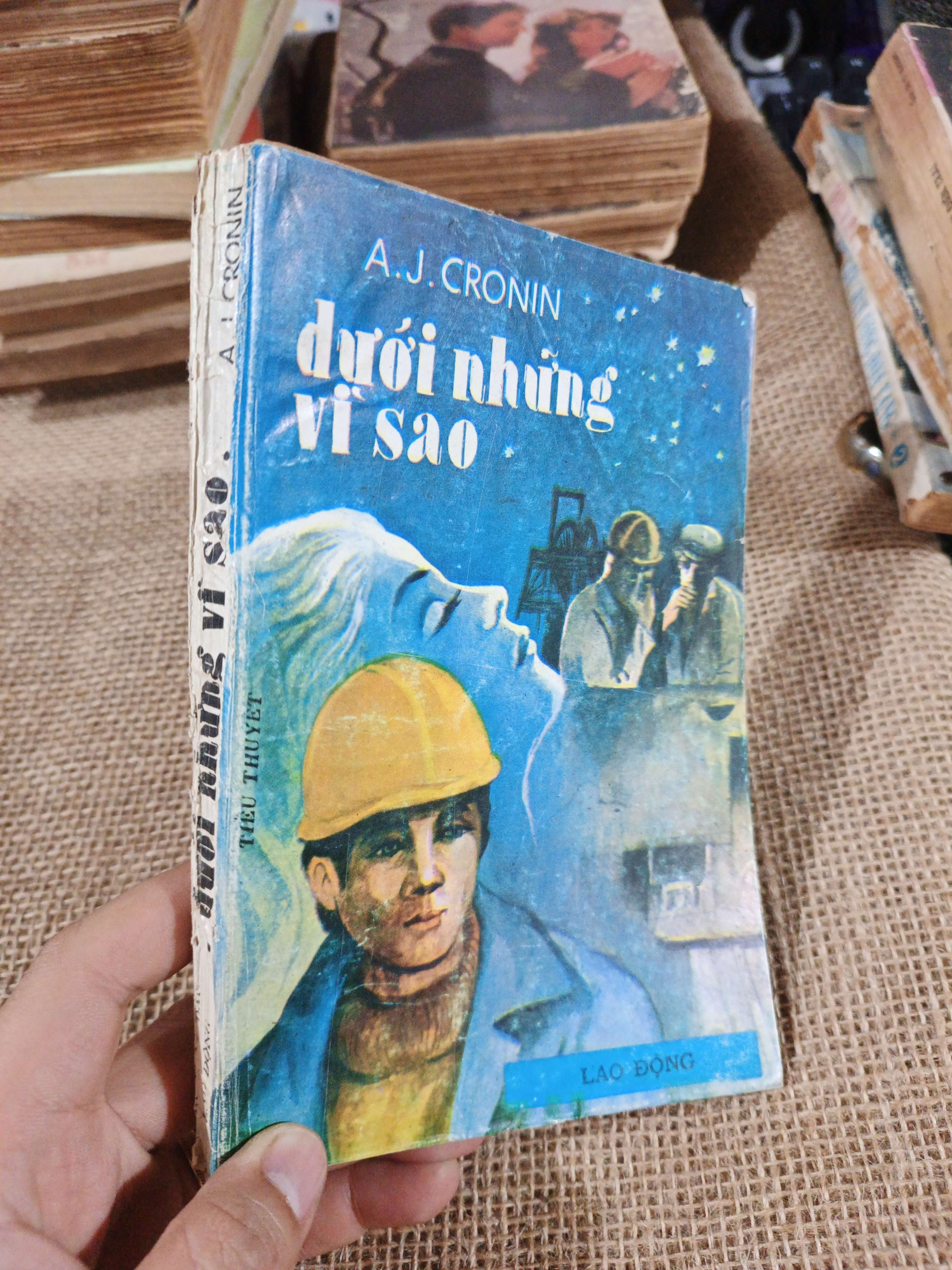 Dưới những vì sao - A.J.Cronin 1989 mới 70% (Văn học nước ngoài) HLSC2404 (NSX)