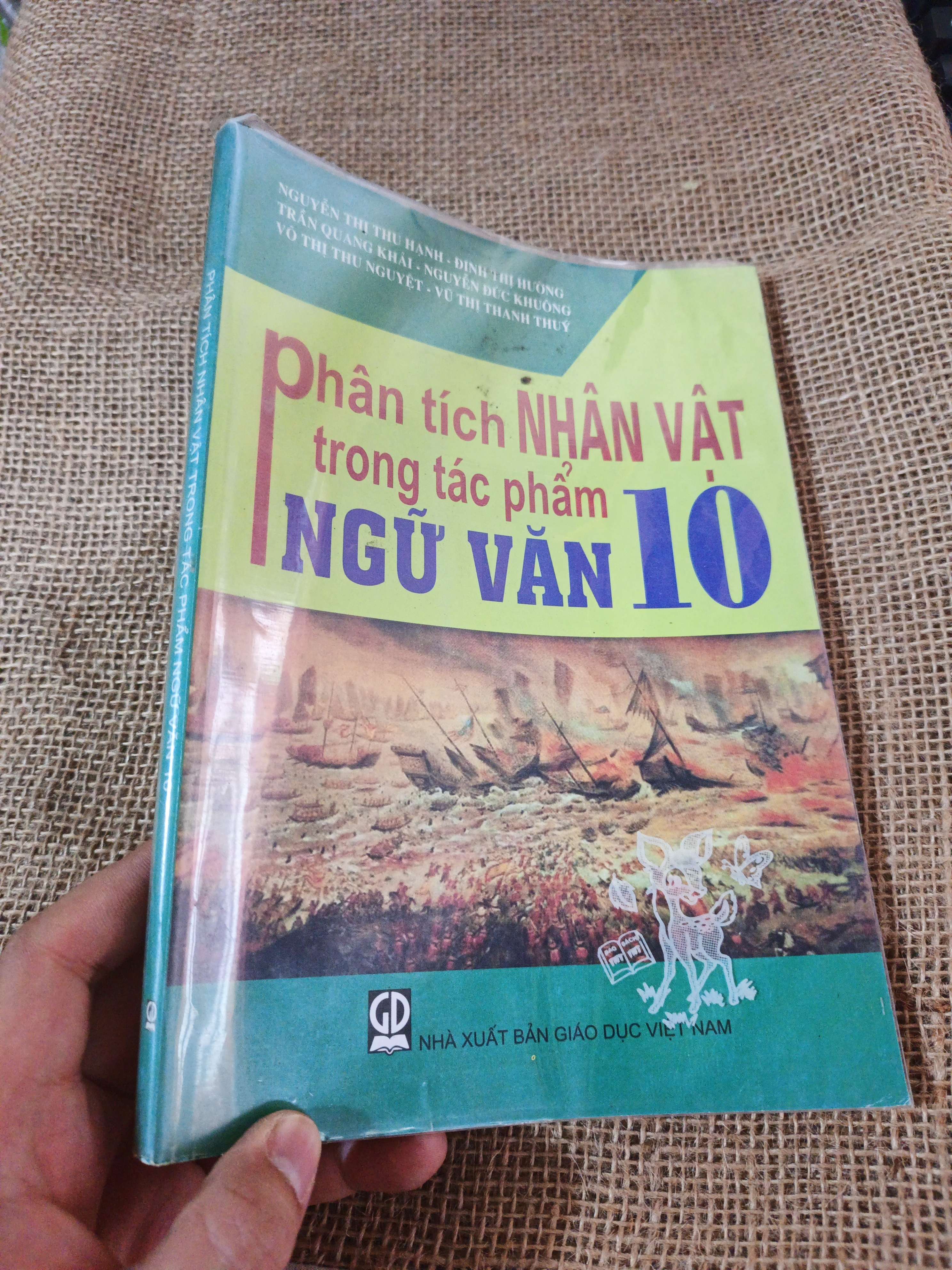 Phân tích nhân vật trong tác phẩm Ngữ Văn 10 2016 mới 80% (Giáo khoa) HLSC2404
