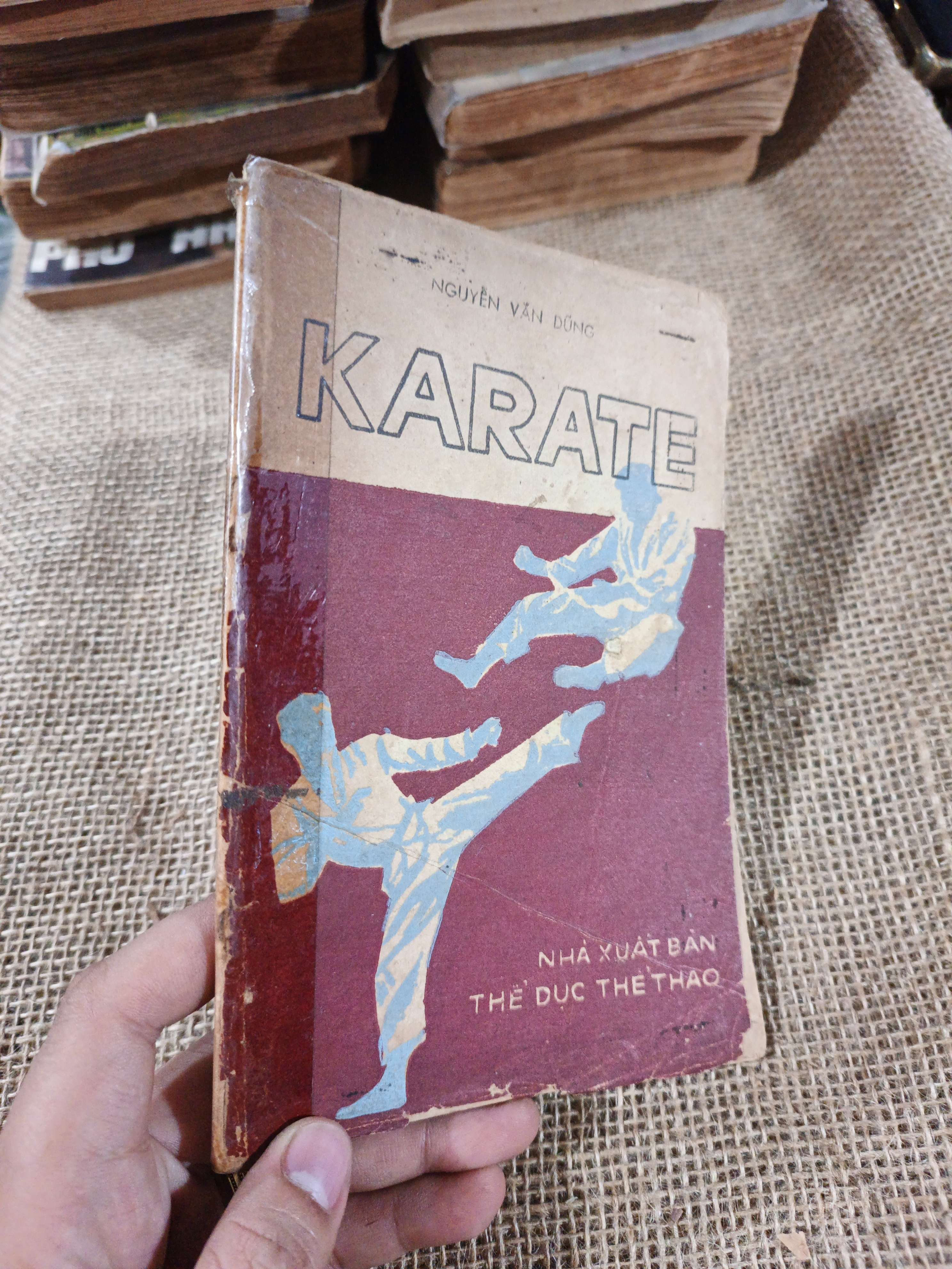 Karate - Nguyễn Văn Dũng 1980 mới 70% ố rách bìa (Sách kiến thức tổng hợp) HLSC2404 (NSX)