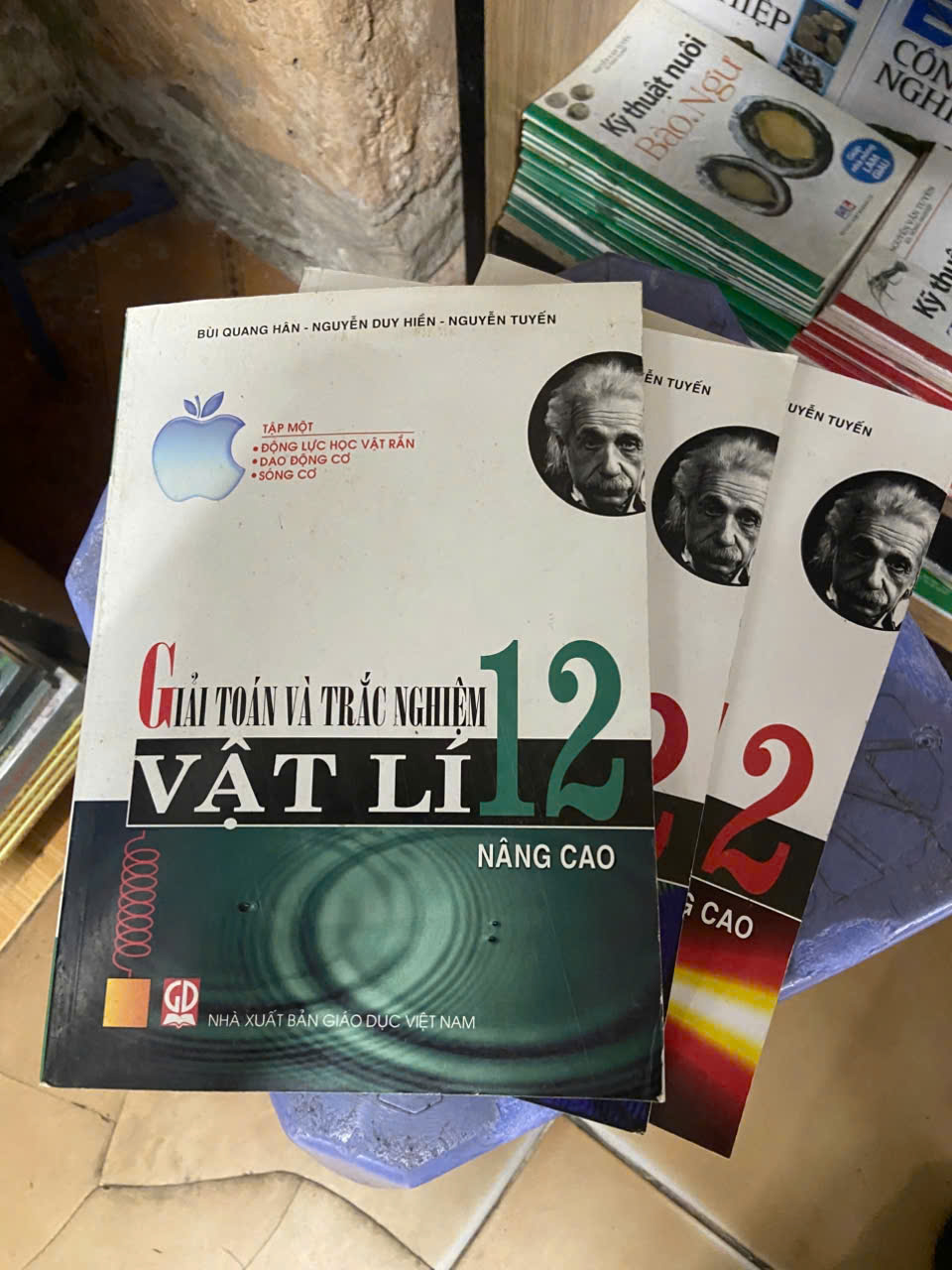 Câu hỏi và trắc nghiệm Vật Lí 12 nâng cao (3 tập) - Bùi Quang Hân, Nguyễn Duy Hiền, Nguyễn Tuyến (Giáo khoa) VAVO