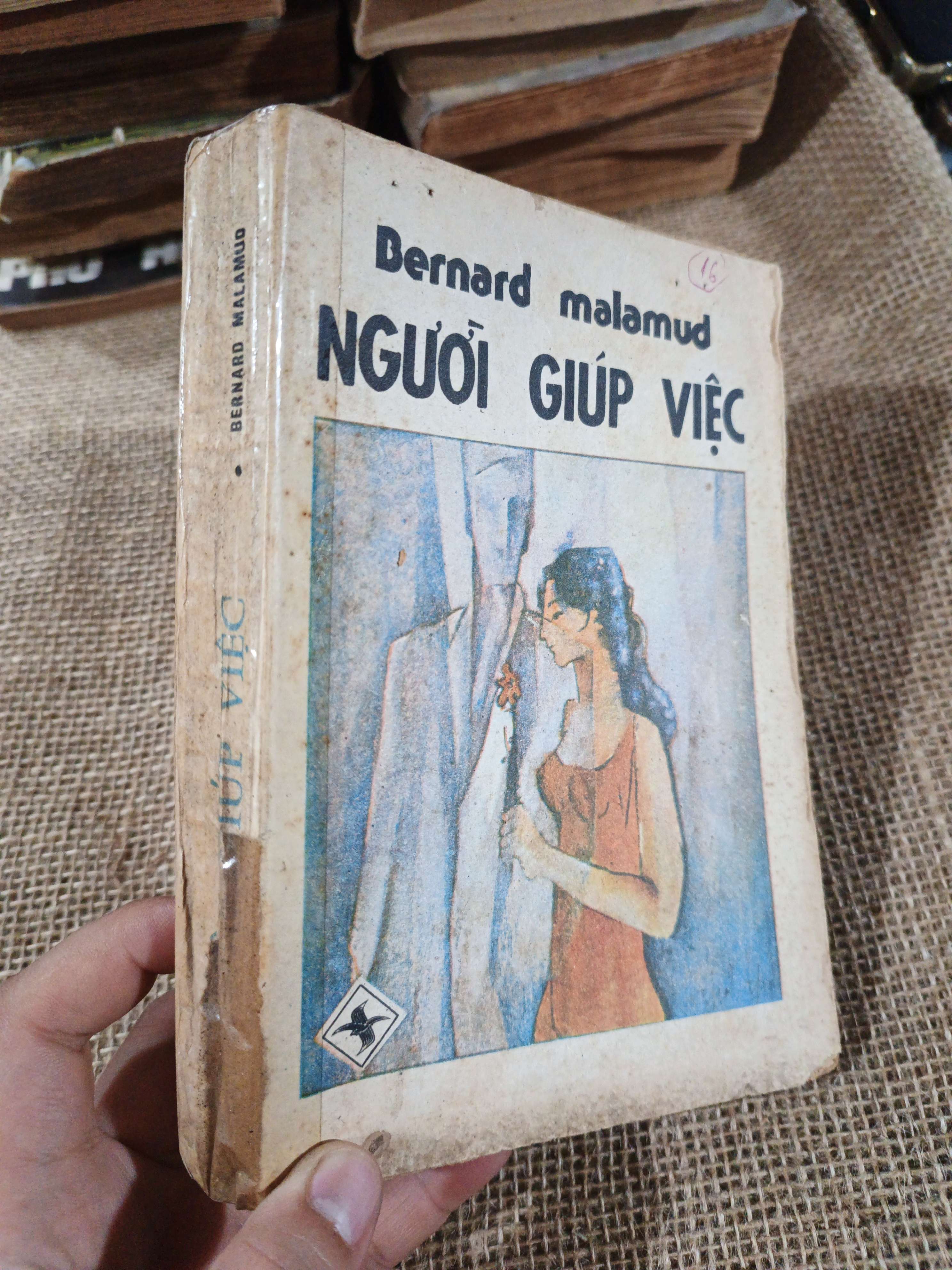Người giúp việc - Bernard Malamud 1989 mới 70% ố (Văn học nước ngoài) HLSC2404 (NSX)