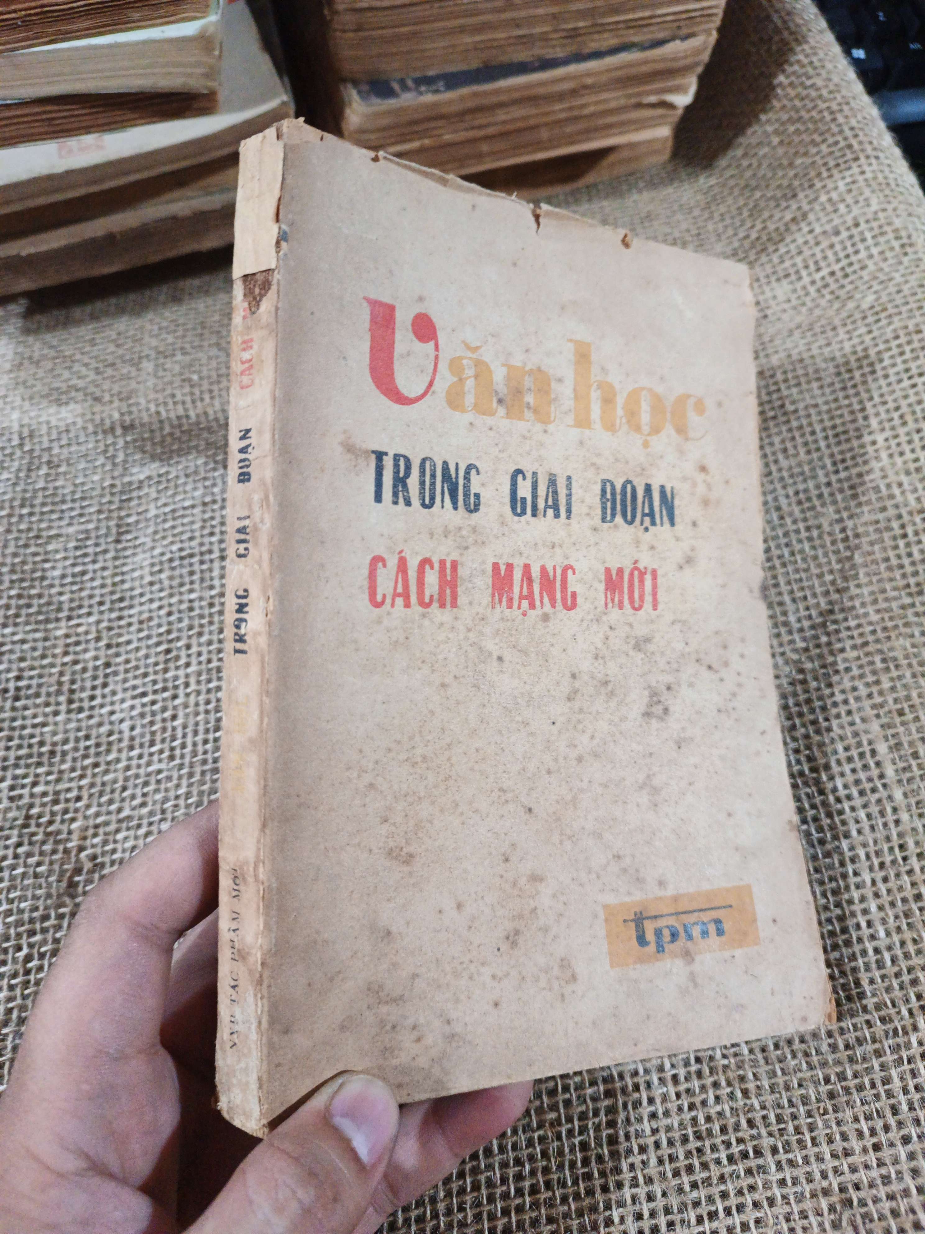 Văn học trong giai đoạn cách mạng mới 1984 mới 80% ố (Sách chuyên khảo, khảo cứu) HLSC2404 (NSX)