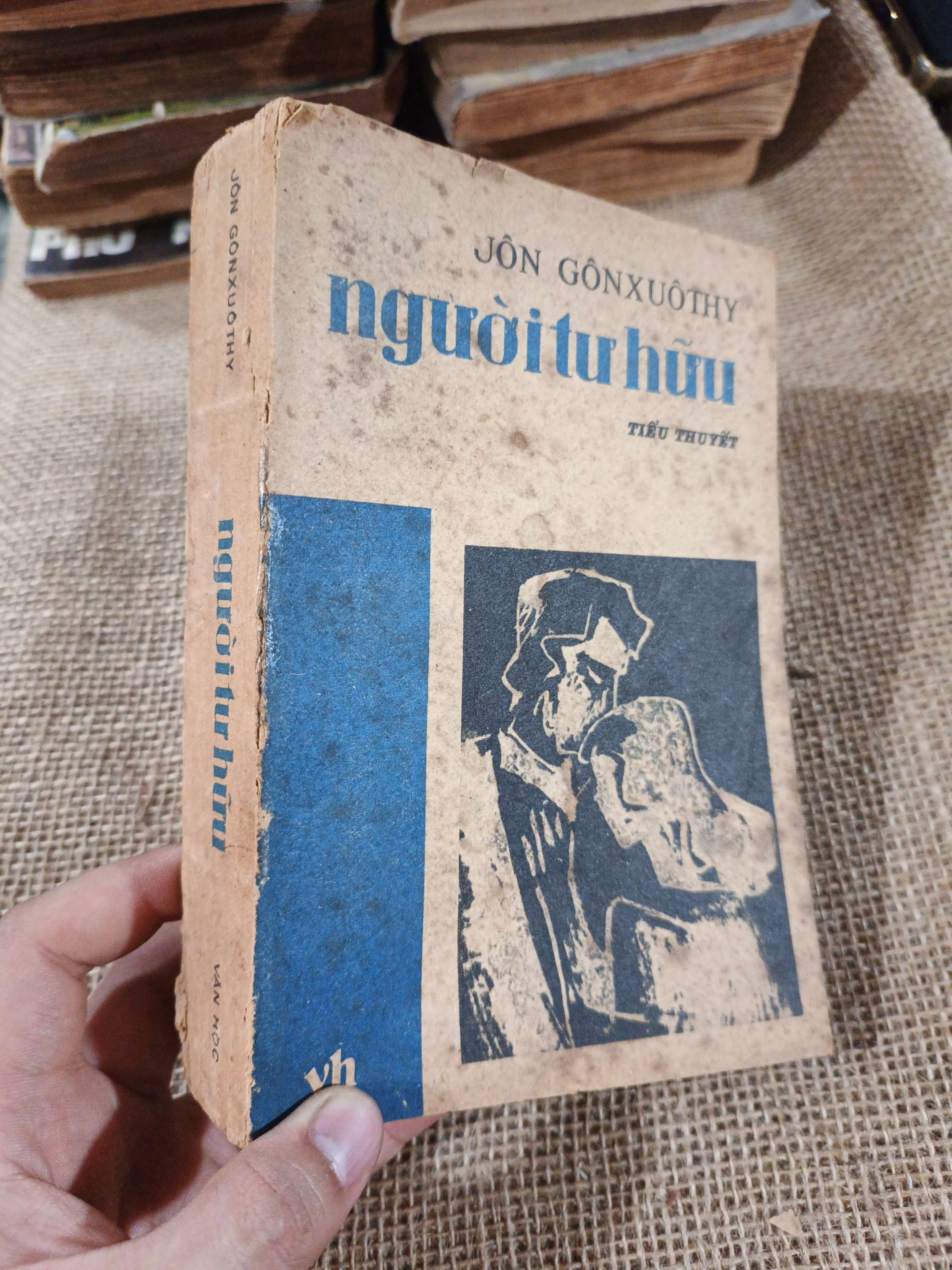 Người tư hữu - John Galsworthy 1986 mới 70% ố rách bìa (Văn học nước ngoài) HLSC2404 (NSX)