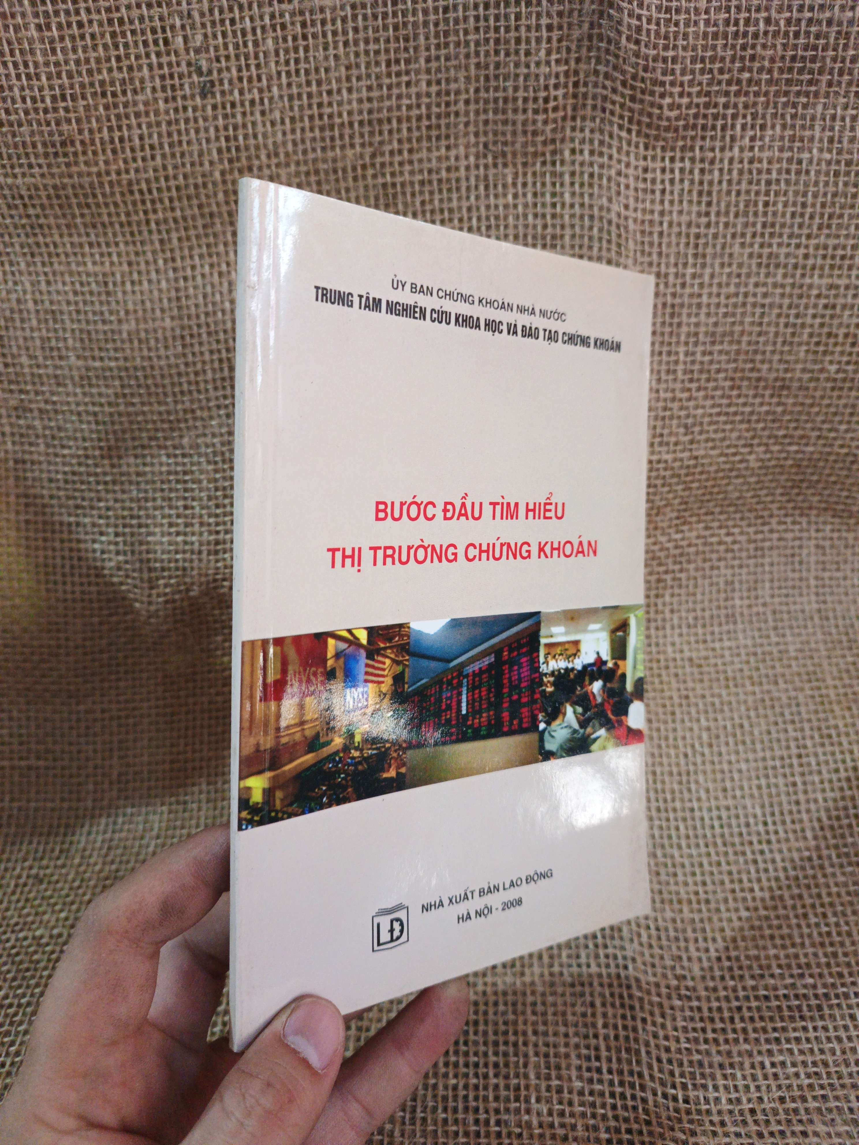 Bước đầu tìm hiểu thị trường chứng khoán 2008 mới 90% (Sách kinh tế - tài chính - chứng khoán) HLSC2404