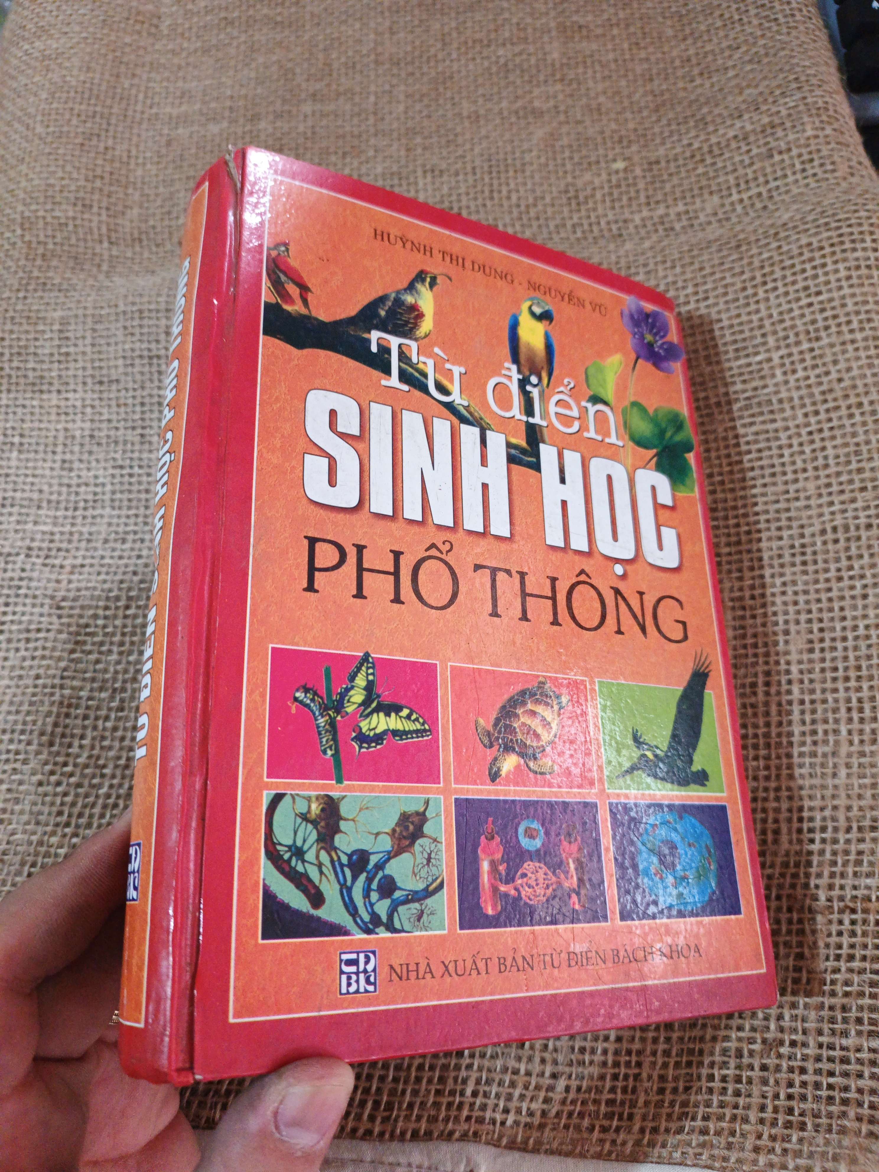 Từ điển Sinh học Phổ thông 2005 mới 80% ố ẫm(Sách kiến thức tổng hợp) HLSC2404 (NSX)
