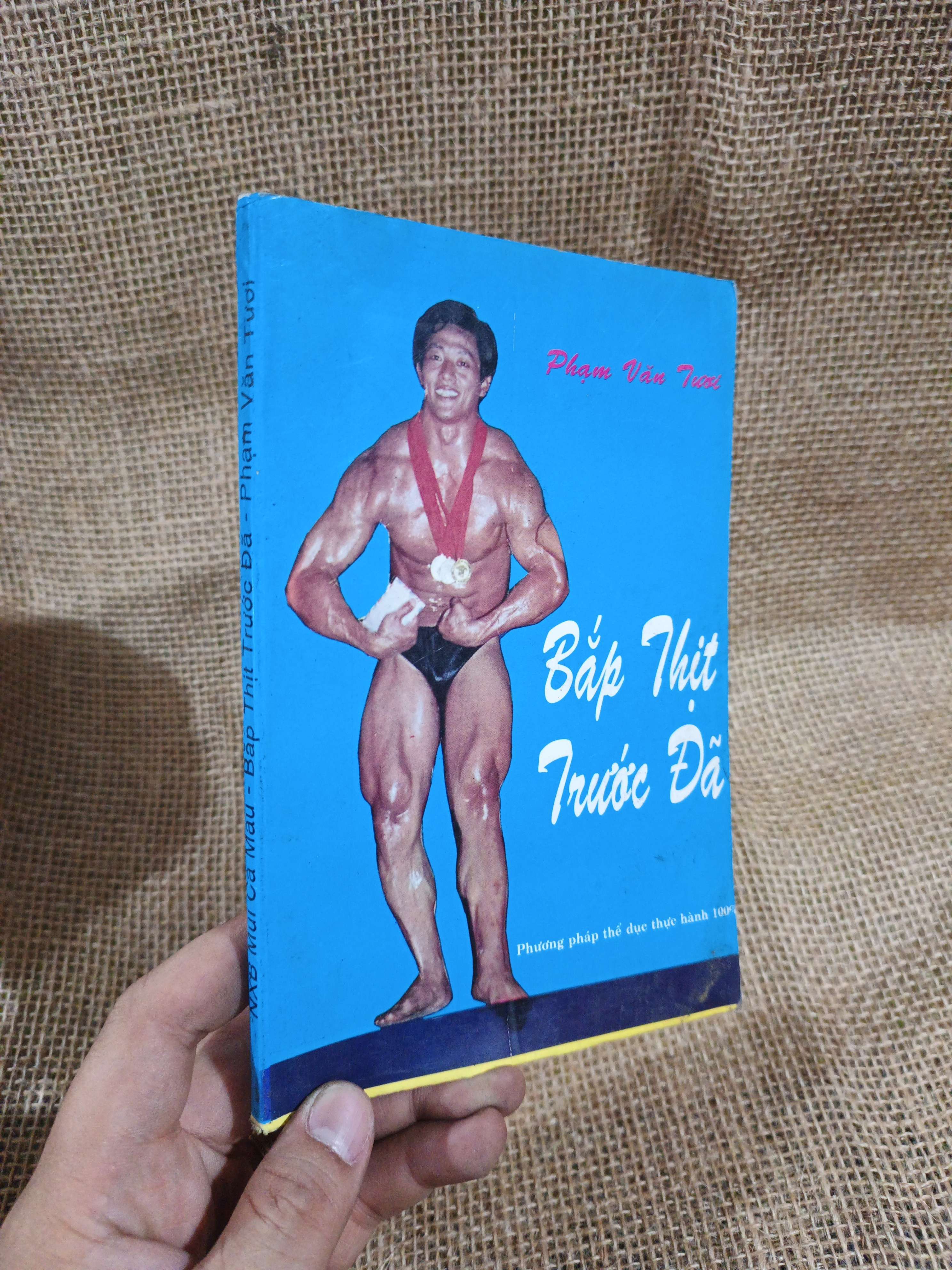 Bắp thịt trước đã - Phạm Văn Tươi 1997 mới 80% ố ẫm(Sách văn học) HLSC2404