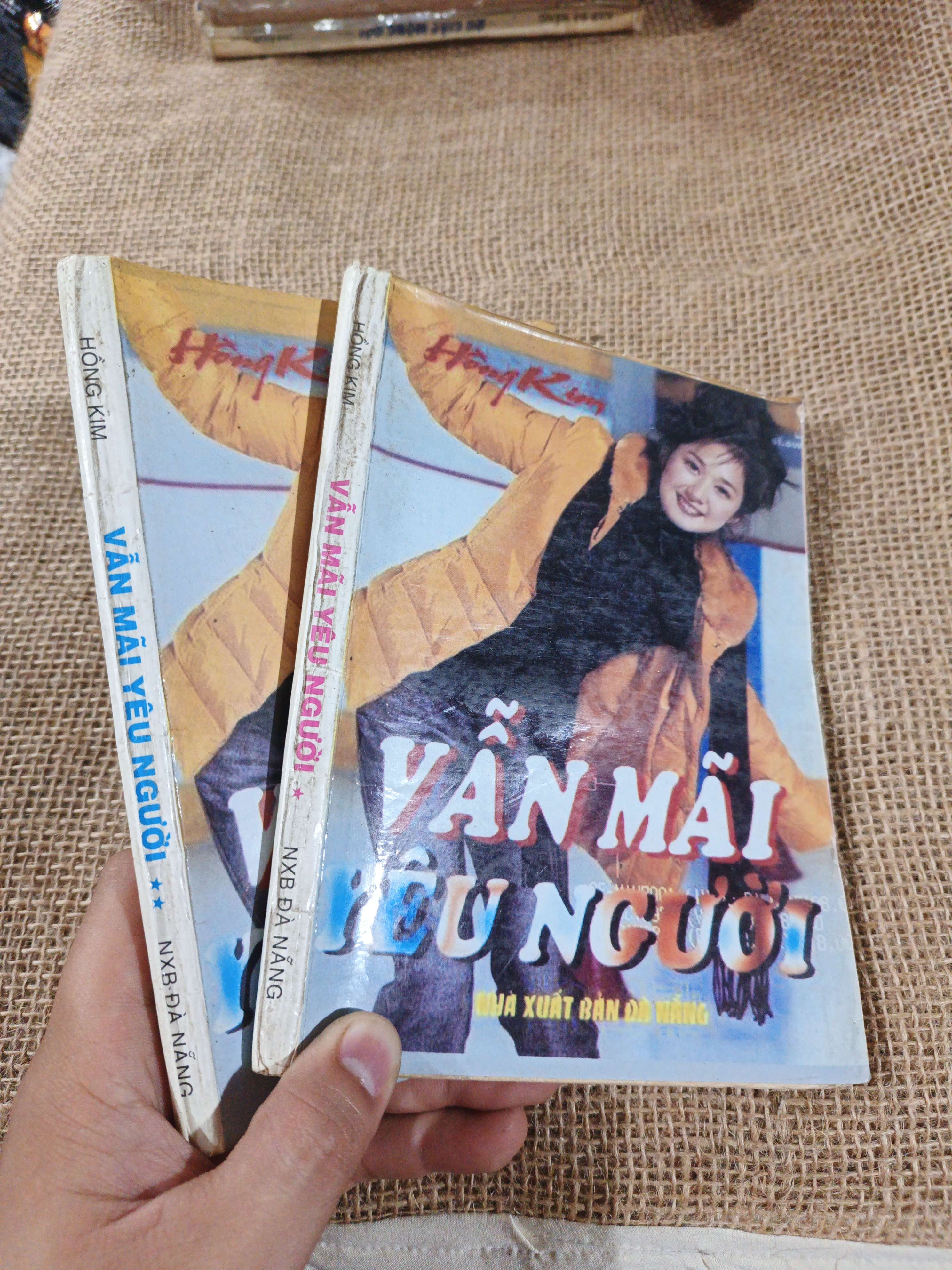 Vẫn mãi yêu người - Hồng Kim 2006 mới 80% ố(Văn học Việt Nam) HLSC2404