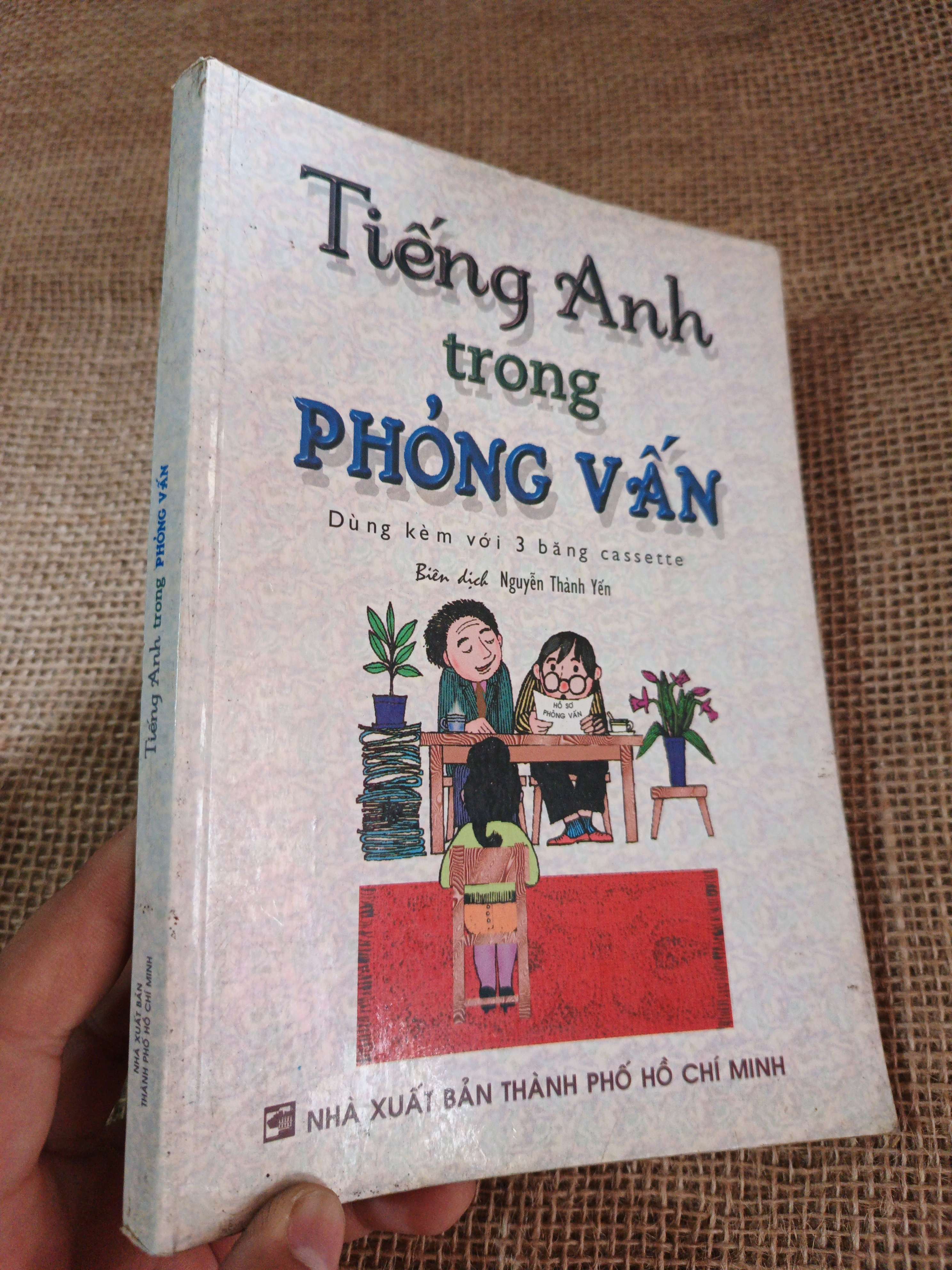 Tiếng Anh trong phỏng vấn 2004 mới 80% ố ẫm(Sách tự học tiếng Anh) HLSC2404 (NSX)