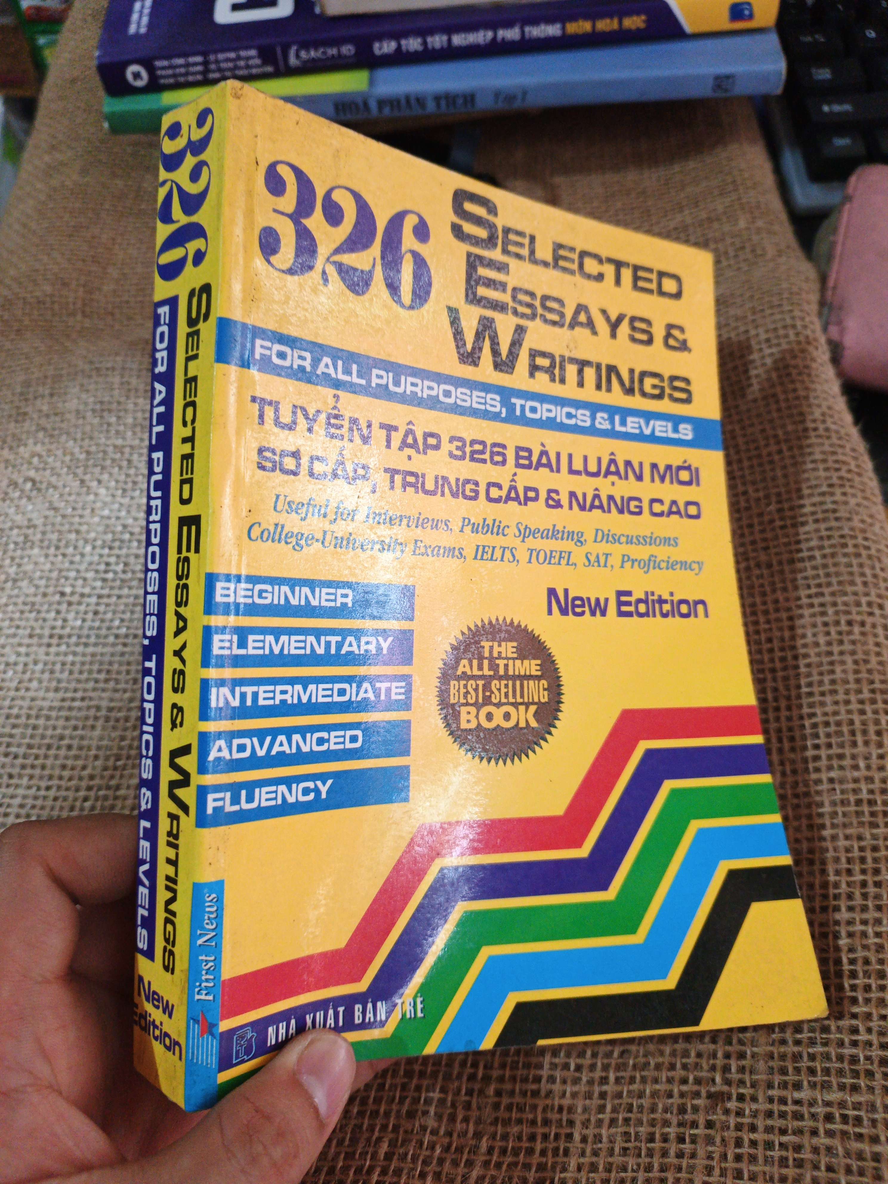 326 Selected Essays & Writings 2014 mới 80%(Sách tự học tiếng Anh) HLSC2404 (NSX)