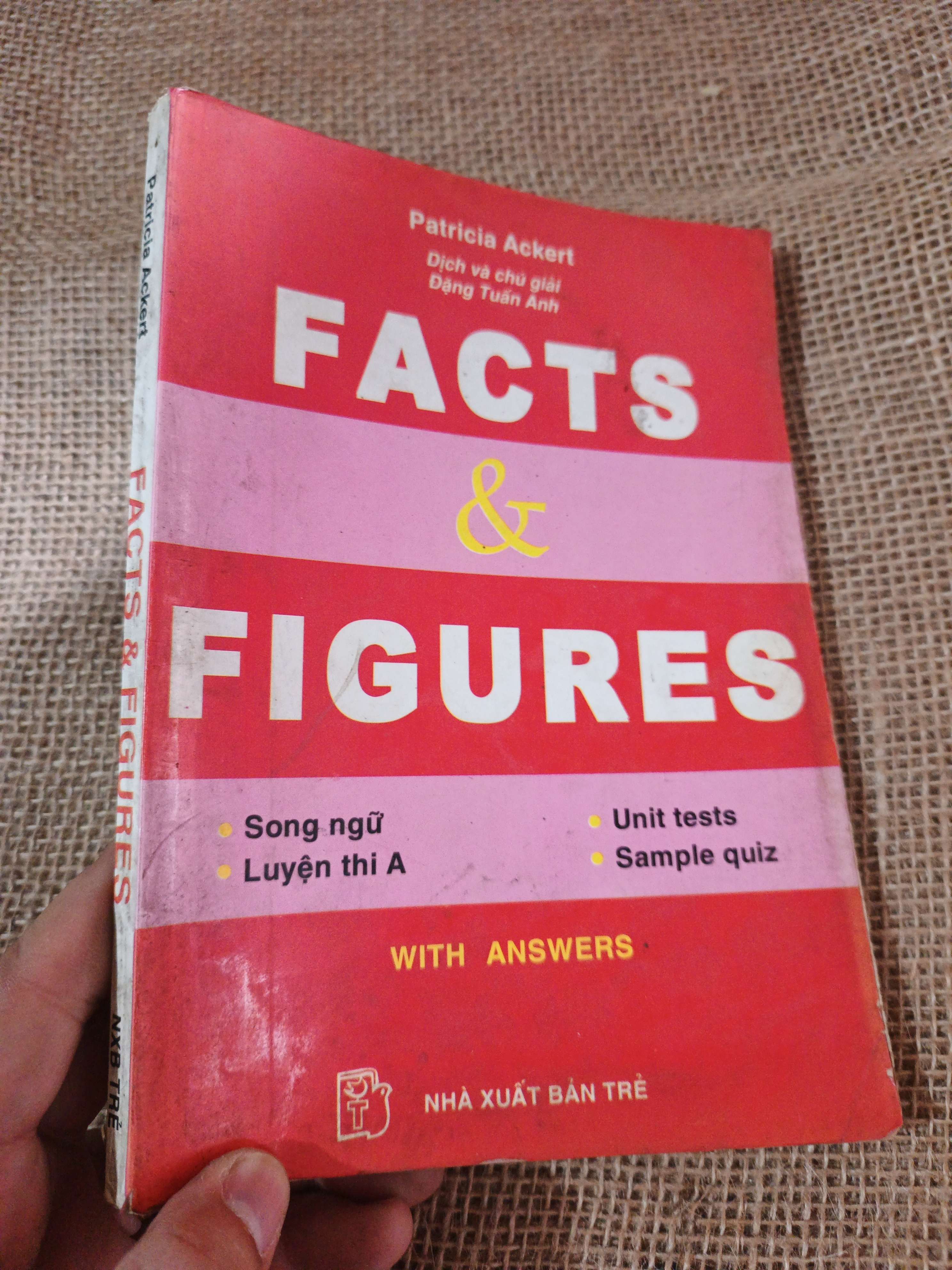 FACTS & FIGURES 1998 mới 80% (Sách tự học tiếng Anh) HLSC2404 (NSX)