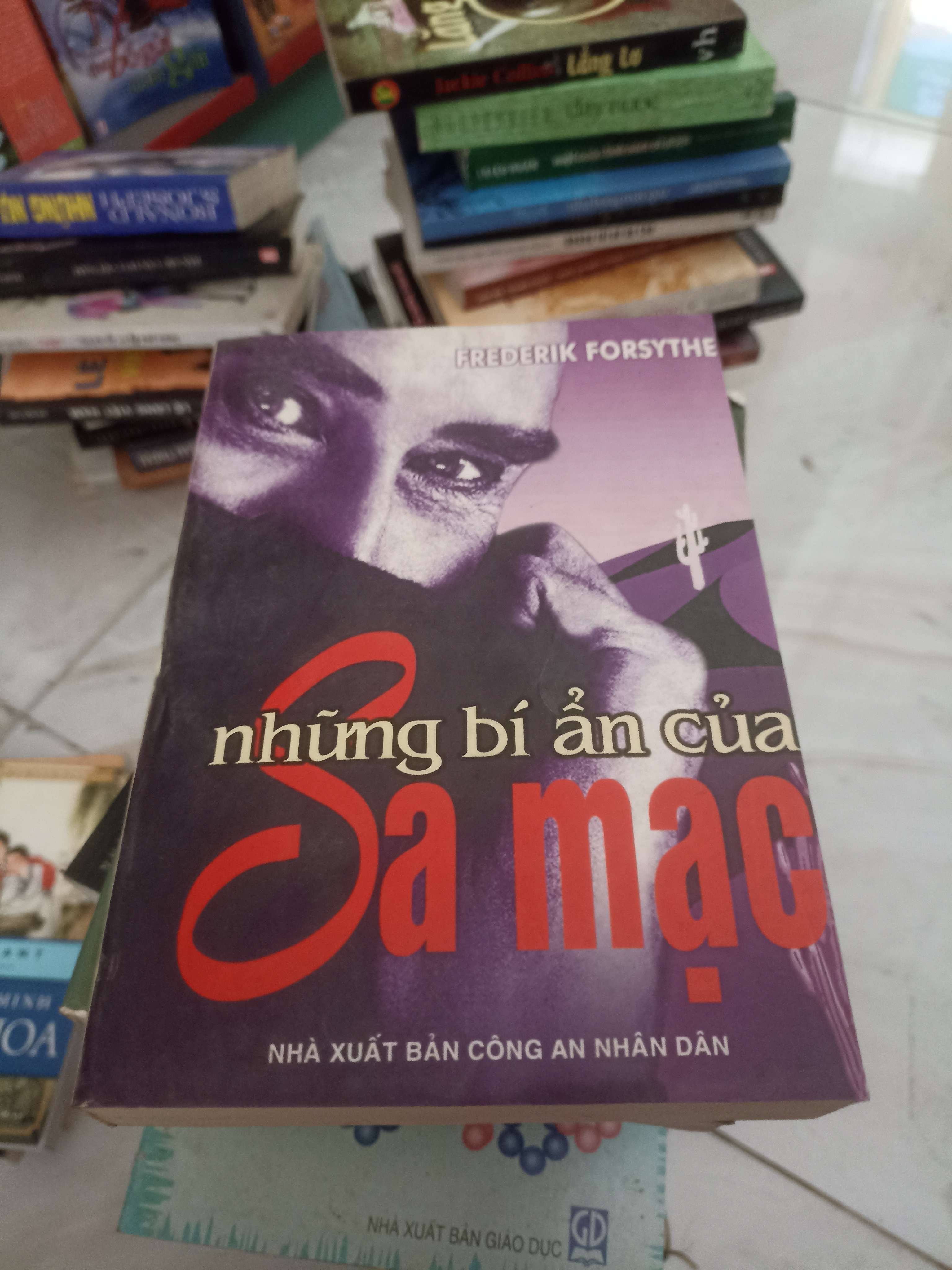 Những bí ẩn của sa mạc - Frederick Forsythe (Văn học nước ngoài) VAVO