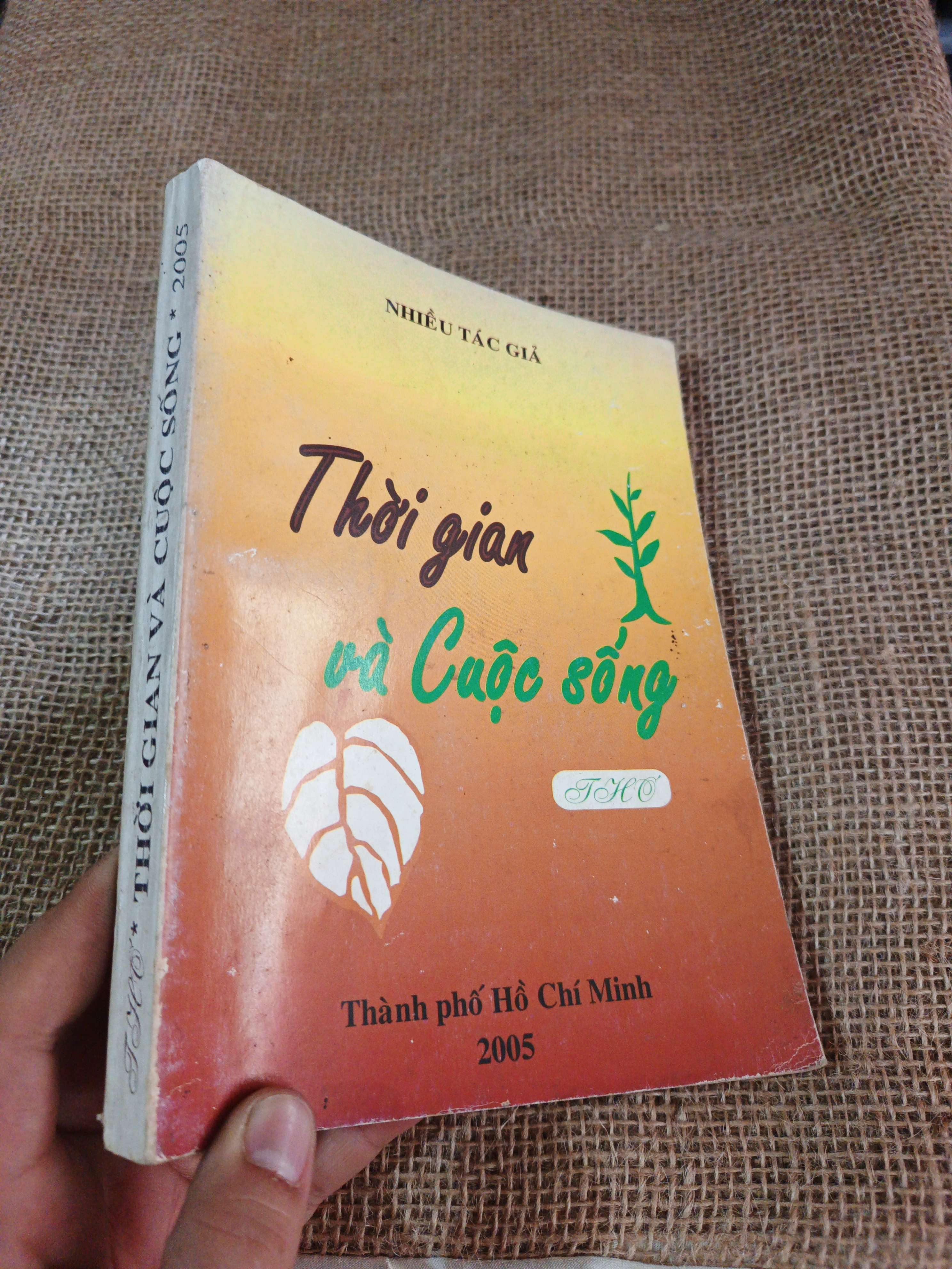 Thời gian và cuộc sống 2005 mới 80% ố (Sách văn học) HLSC2404 (NSX)