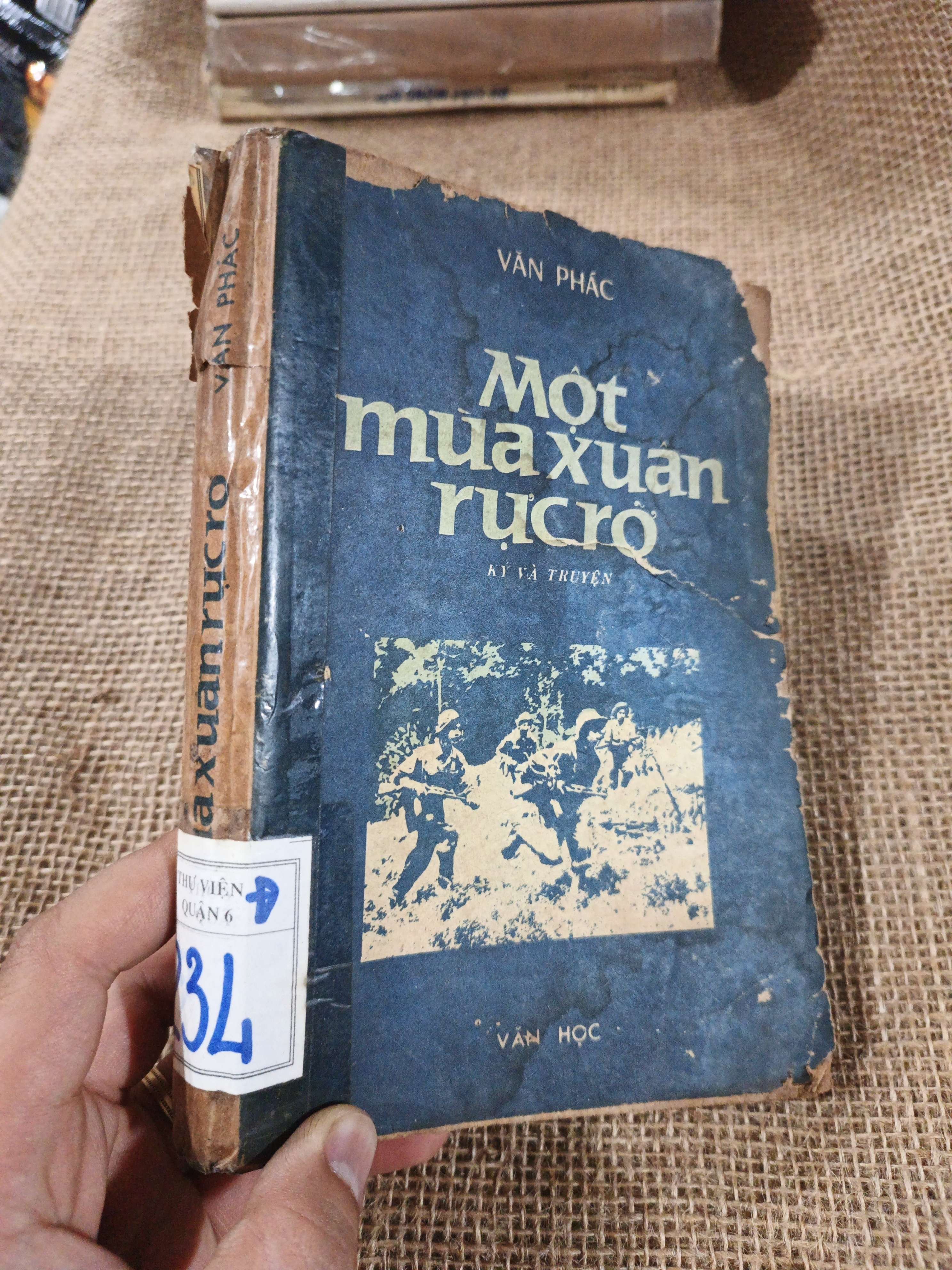 Một mùa xuân rực rỡ - Văn Phác 1985 mới 70% ố rách gáy (Văn học Việt Nam) HLSC2404 (NSX)