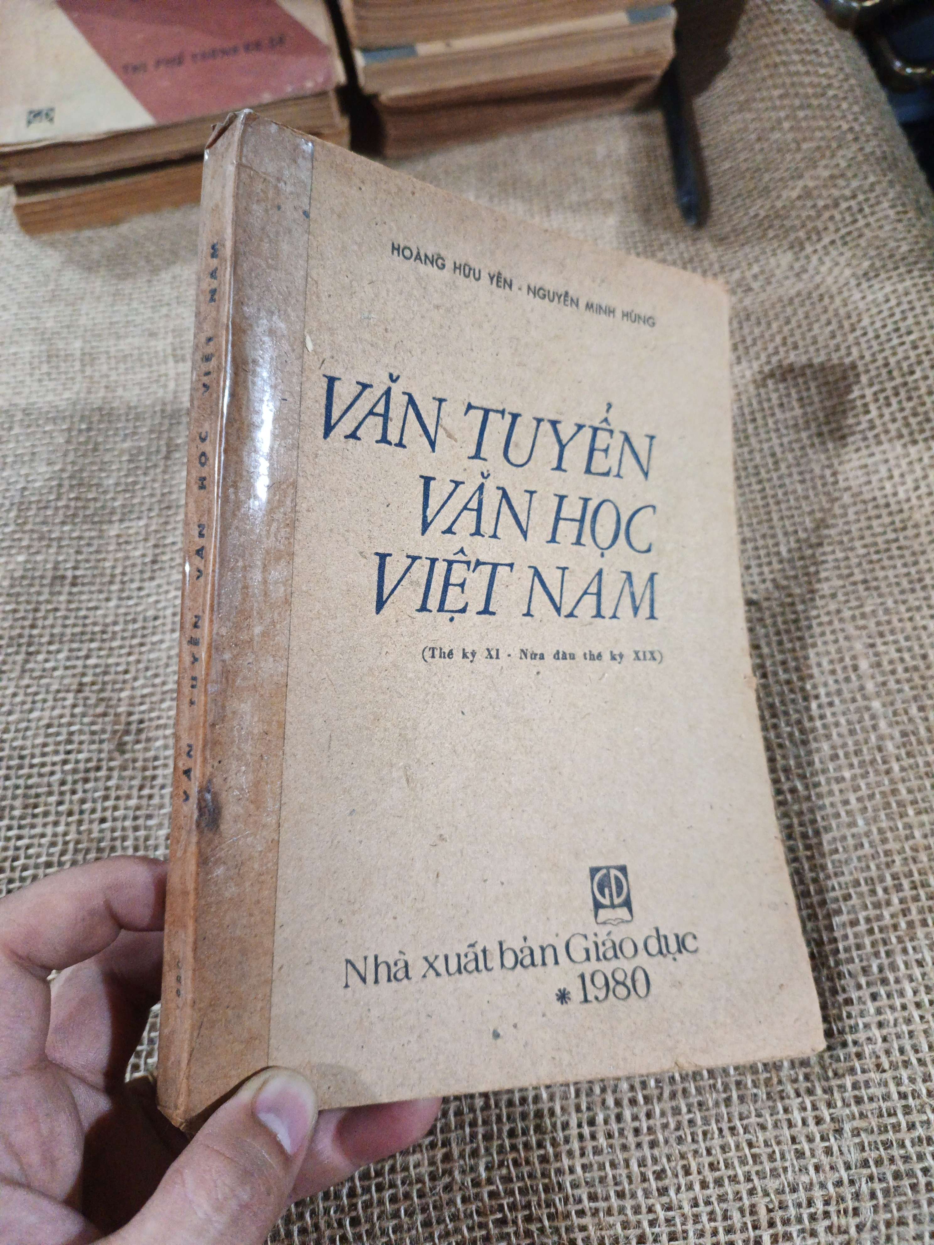 Văn tuyển văn học Việt Nam - Hoàng Hữu Yên, Nguyễn Minh Hùng 1980 mới 70% ố (Sách chuyên khảo, khảo cứu) HLSC2404 (NSX)