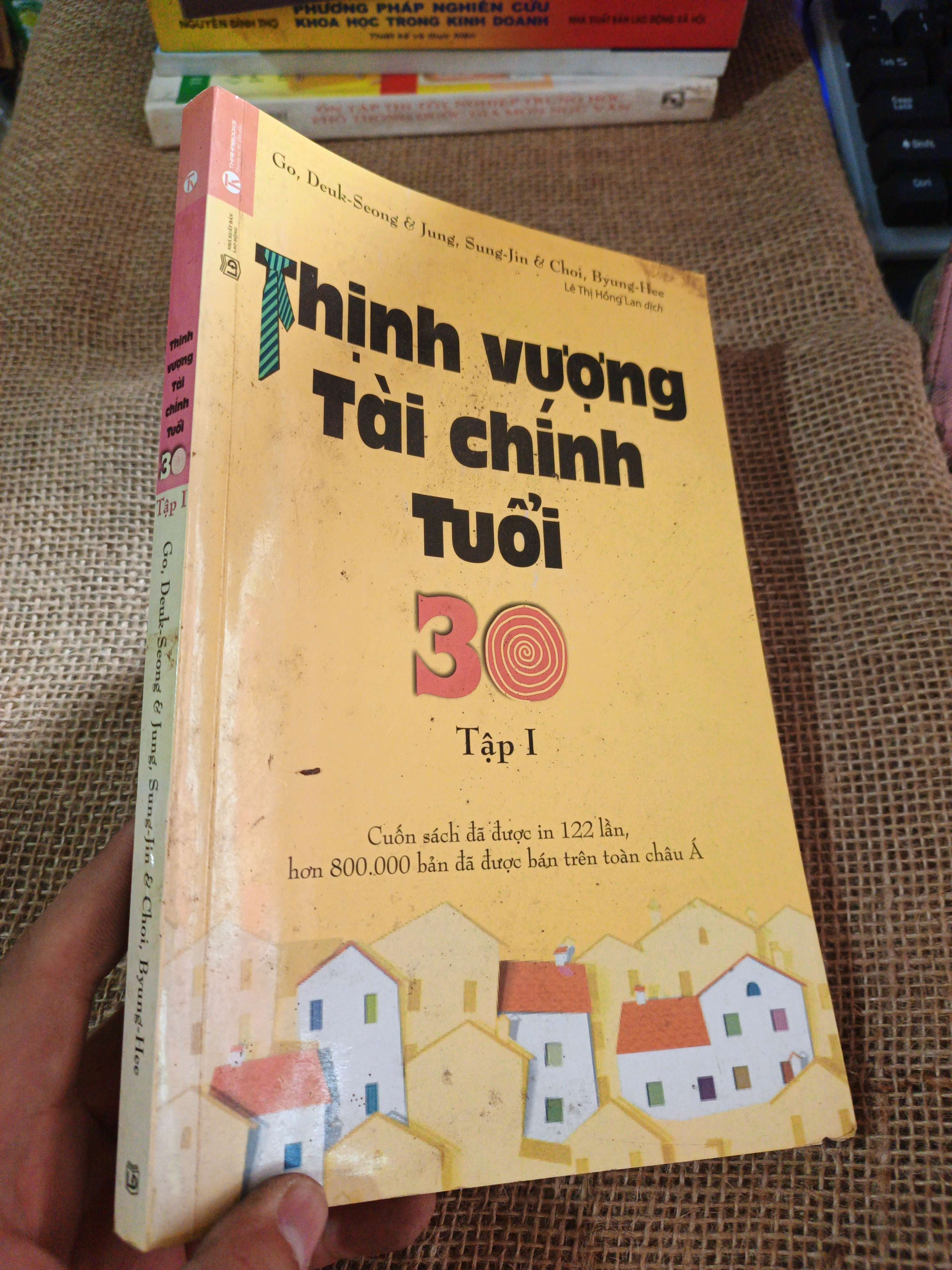 Thịnh vượng Tài chính Tuổi 30 2018 mới 70% (Sách kinh tế - tài chính - chứng khoán) HLSC2404