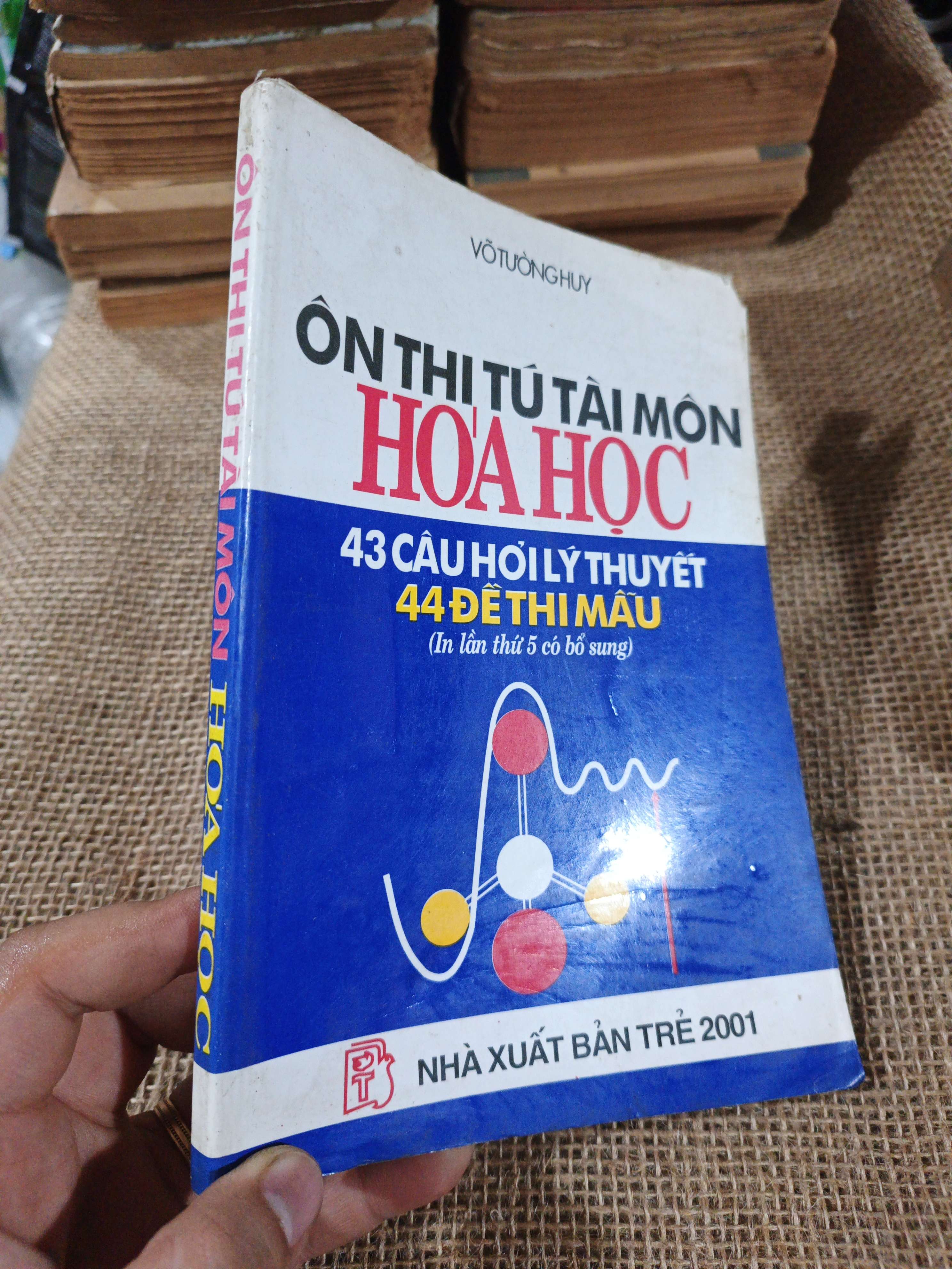 Ôn thi tú tài môn hóa học: 43 câu hỏi lý thuyết 44 đề thi mẫu 2001 mới 80% ố(Giáo trình đại học - cao đẳng) HLSC2404