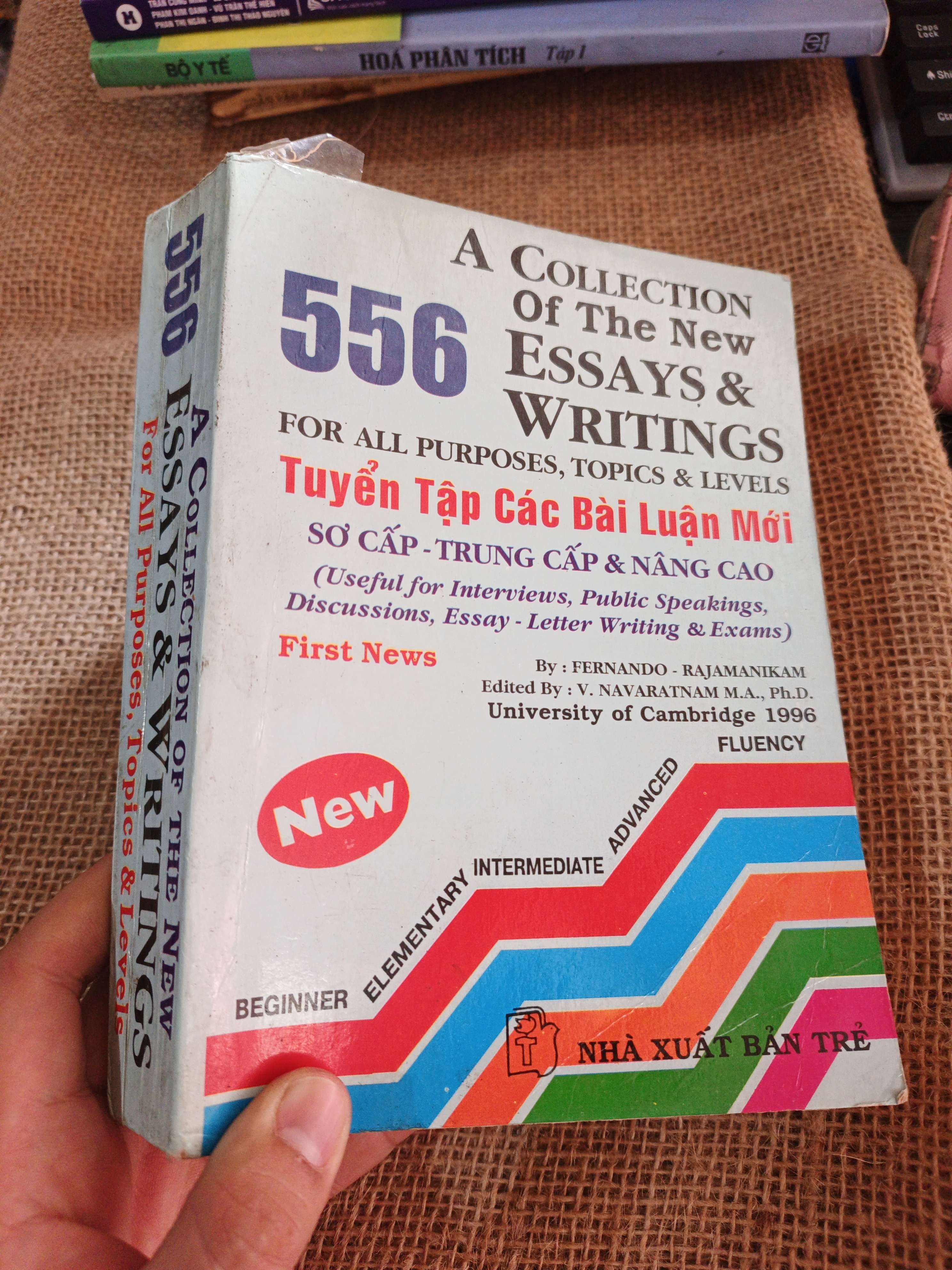 556 Essays & Writings 1997 mới 80% (Sách tự học tiếng Anh) HLSC2404 (NSX)