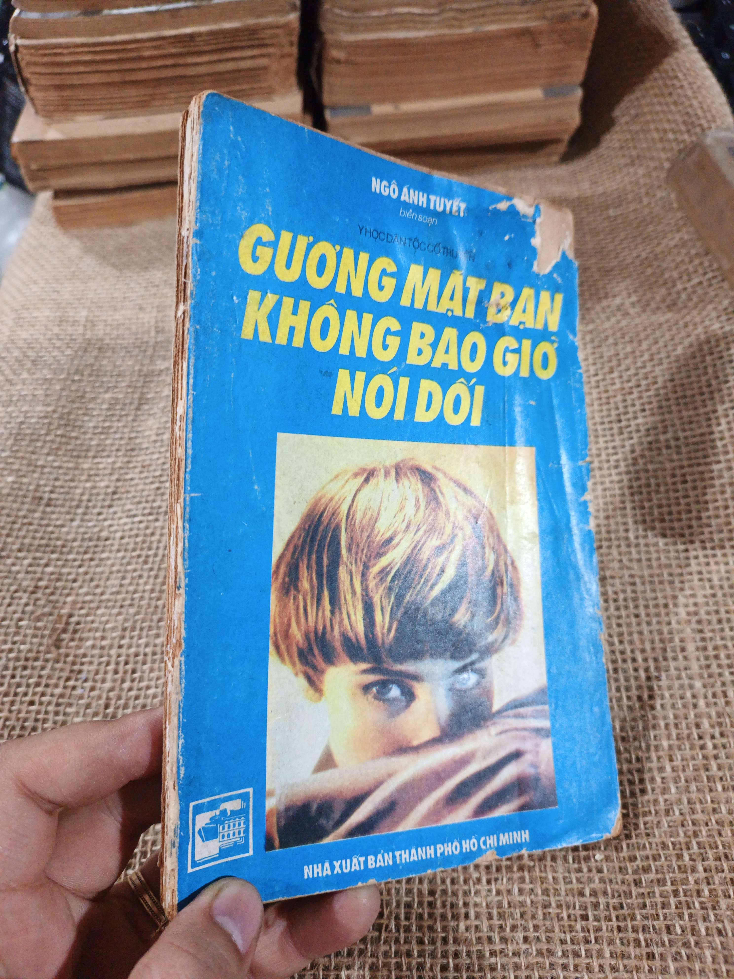 Gương mặt bạn không bao giờ nói dối - Ngô Ánh Tuyết 1991 mới 70% ố rách bìa(Kỹ năng sống) HLSC2404 (NSX)