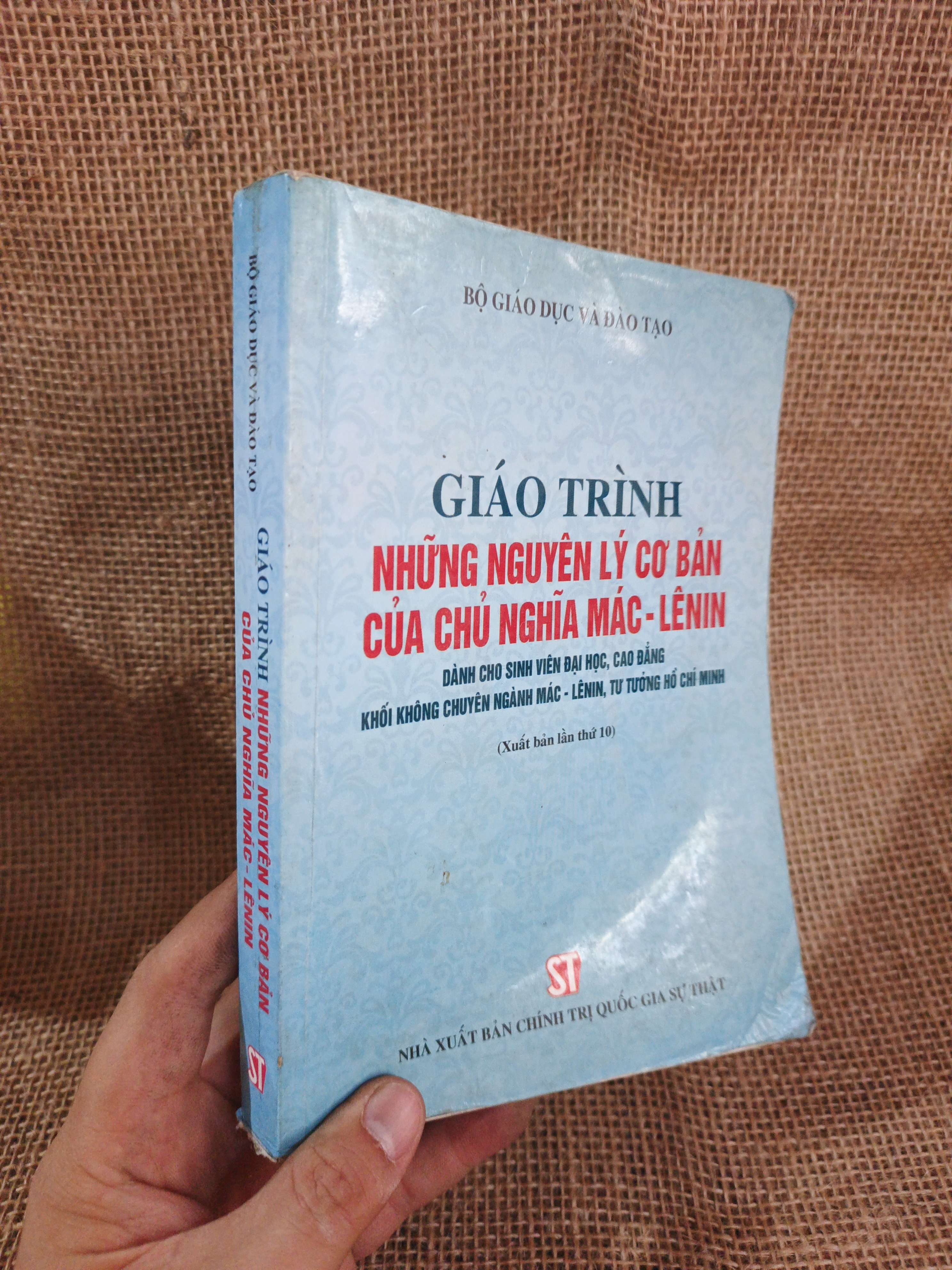 Giáo trình những nguyên lý cơ bản của chủ nghĩa Mác-Lênin 2017 mới 80% ố ẫm có highlight viết chì ít(Sách giáo khoa - giáo trình) HLSC2404