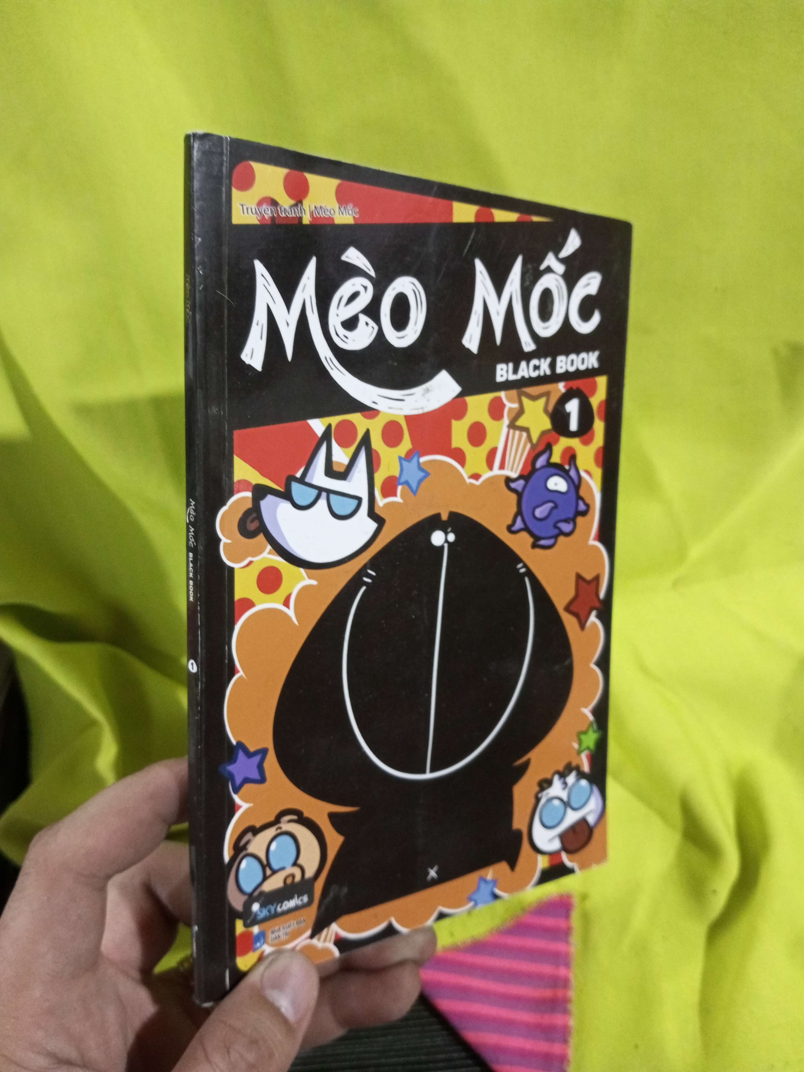 Black book 1 - Mèo Mốc 2021 mới 70% ẫm (Sách truyện) HLSC2404