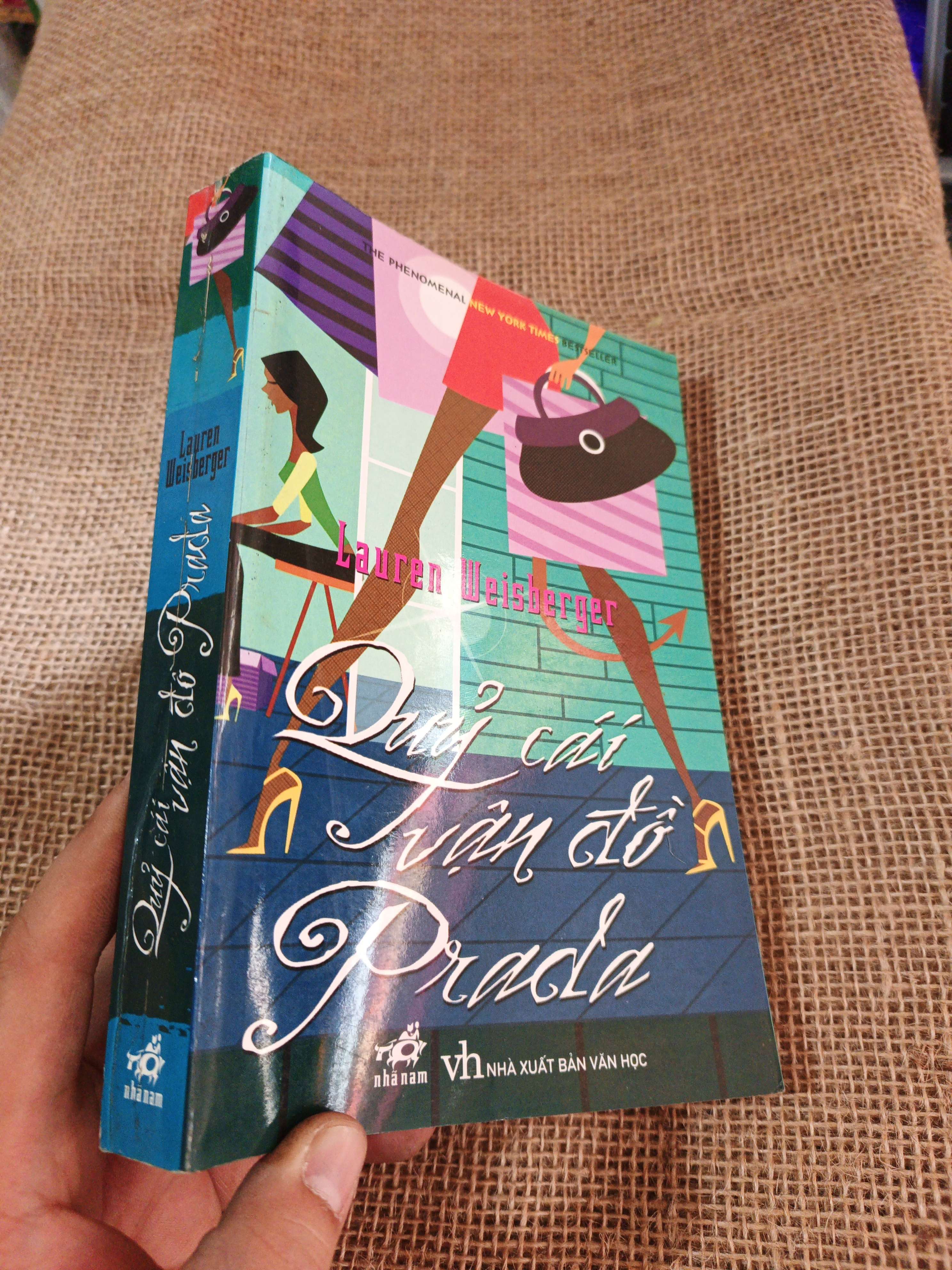 Quỷ cái vận đồ Prada - Lauren Weisberger 2008 mới 80% ố (Văn học nước ngoài) HLSC2404