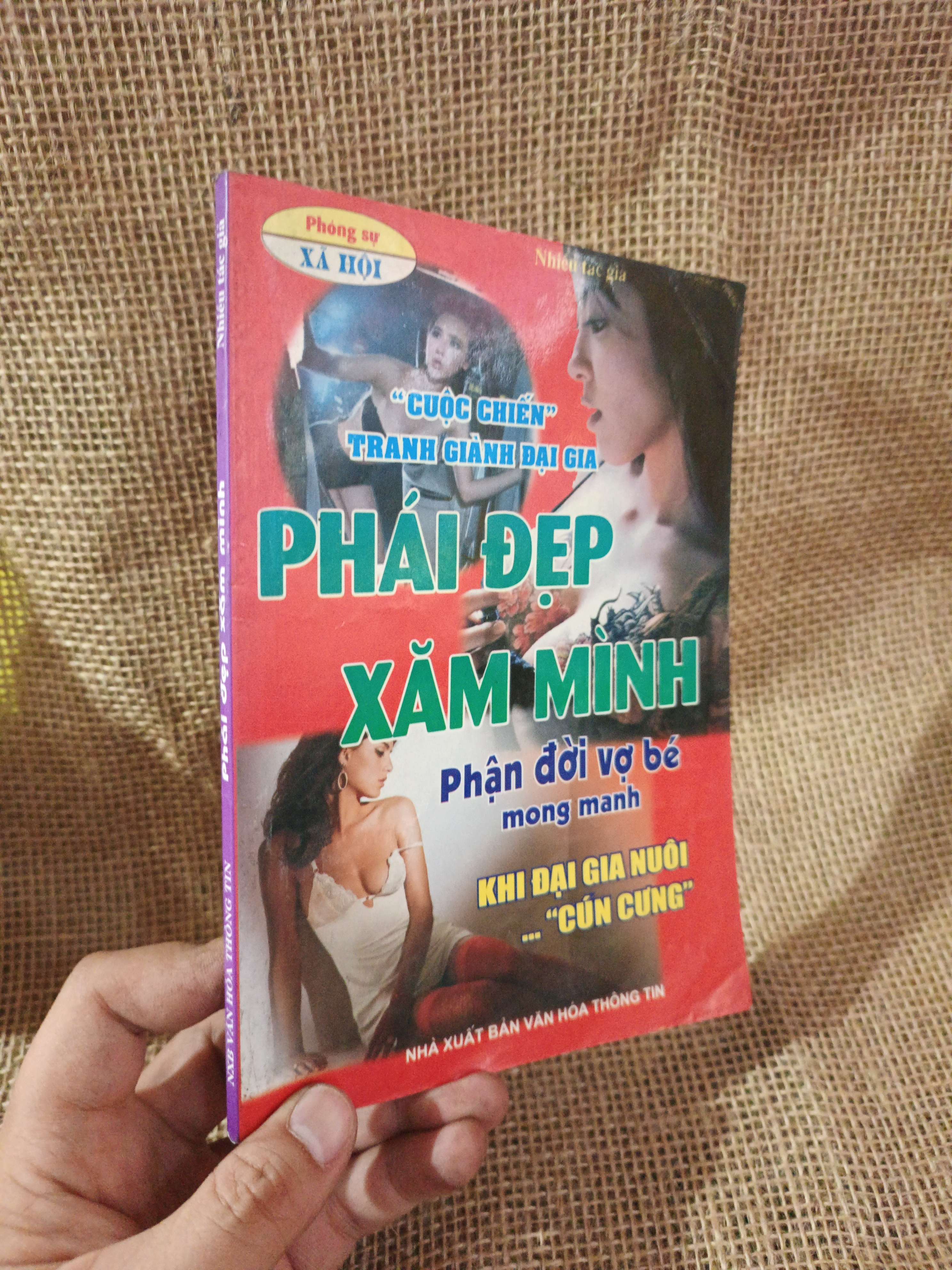 Phái đẹp xăm mình 2010 mới 80% ố(Sách văn học) HLSC2404 (NSX)