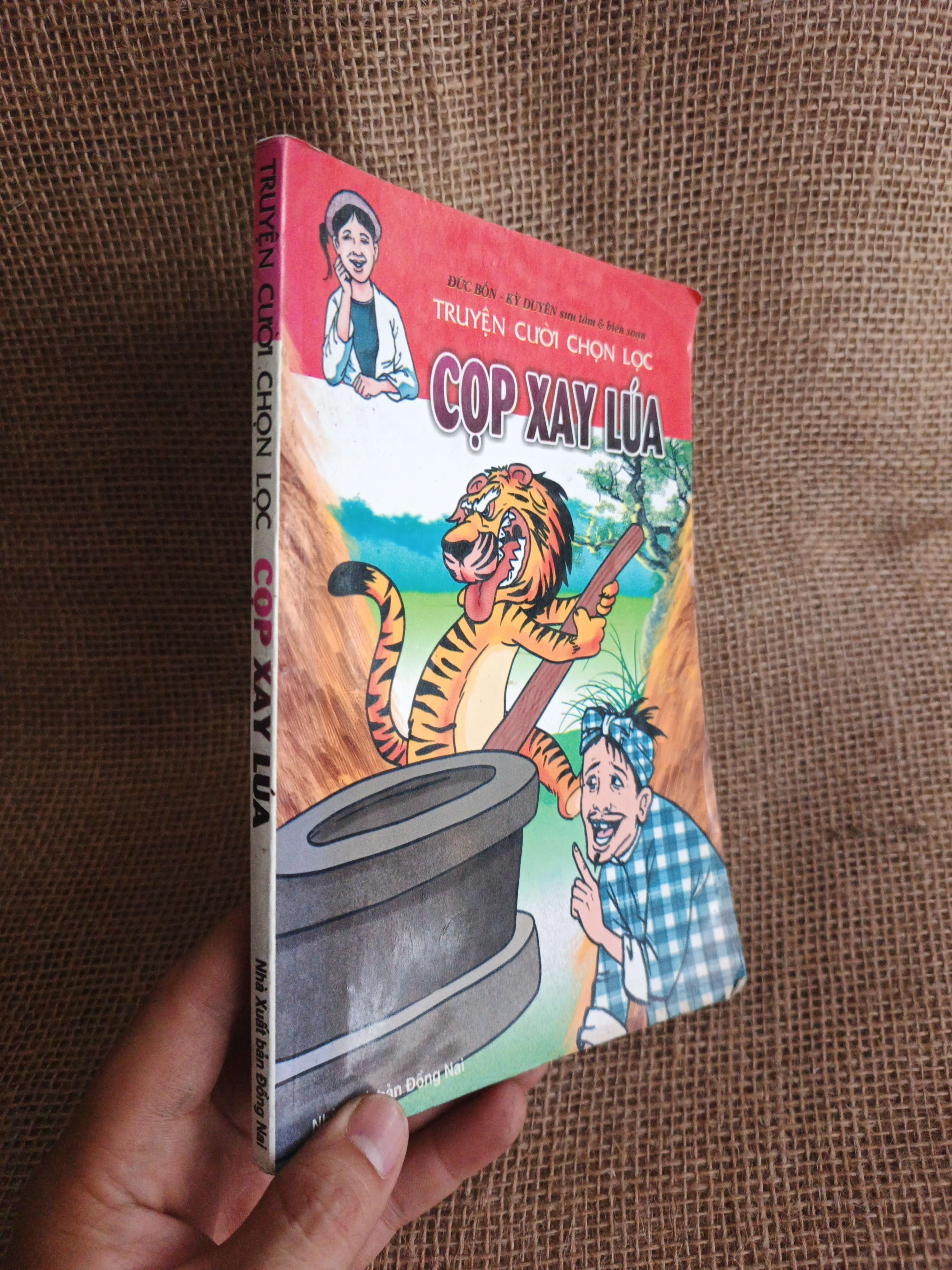 Cọp xay lúa 2013 mới 80% (Sách truyện) HCM060526 (NSX)